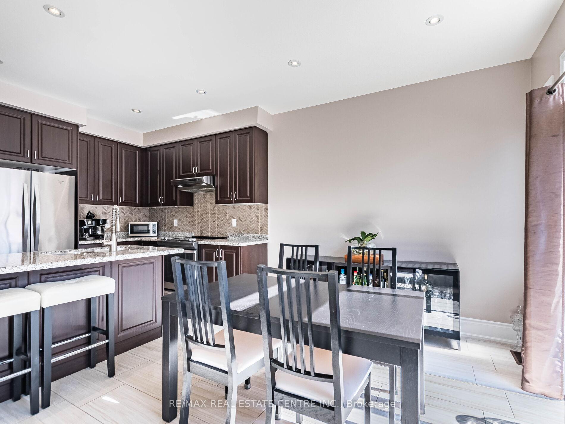 Photo 10 of 29 Masken Circle, Brampton, Northwest Brampton — HOMEH