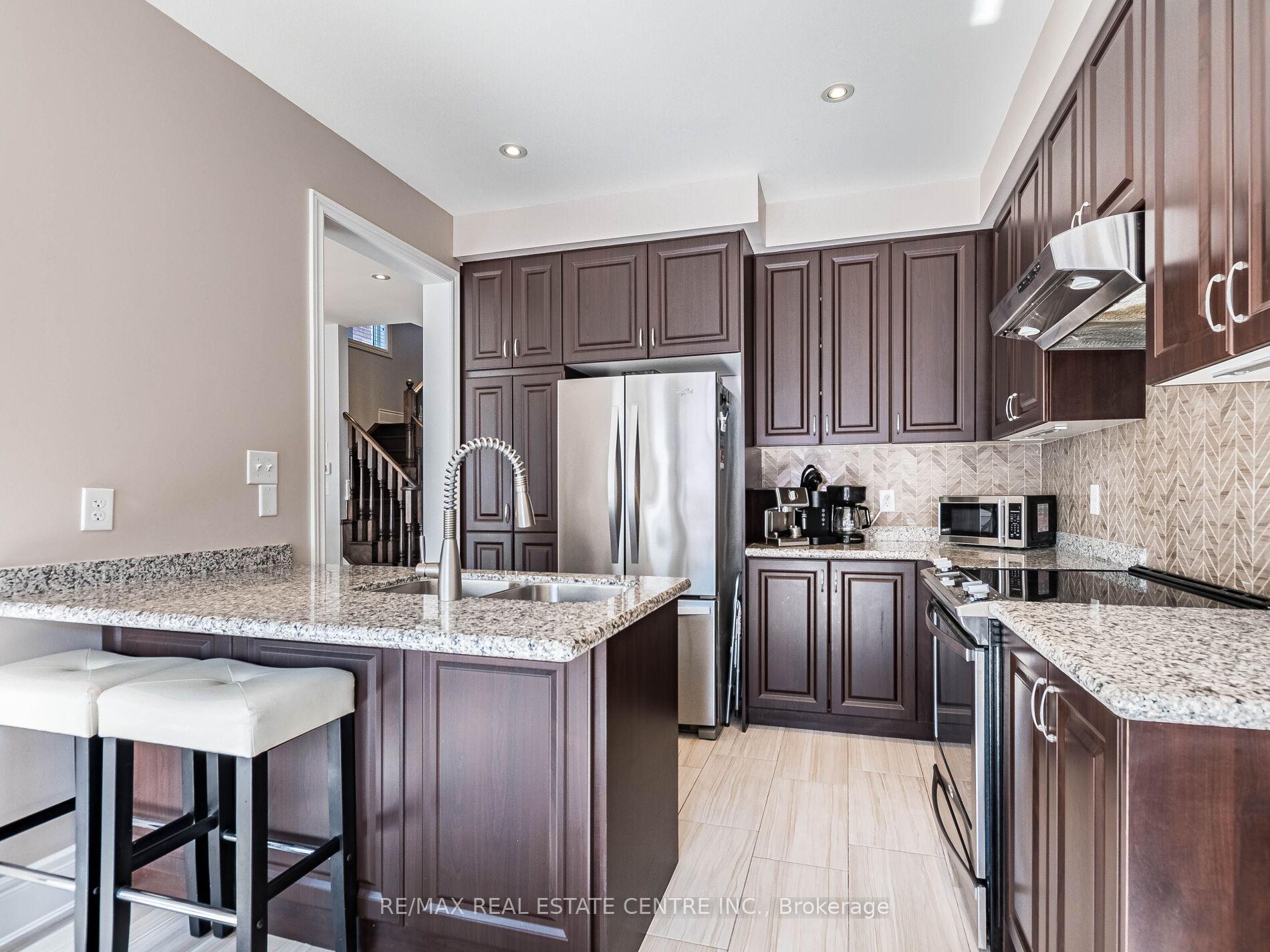 Photo 9 of 29 Masken Circle, Brampton, Northwest Brampton — HOMEH