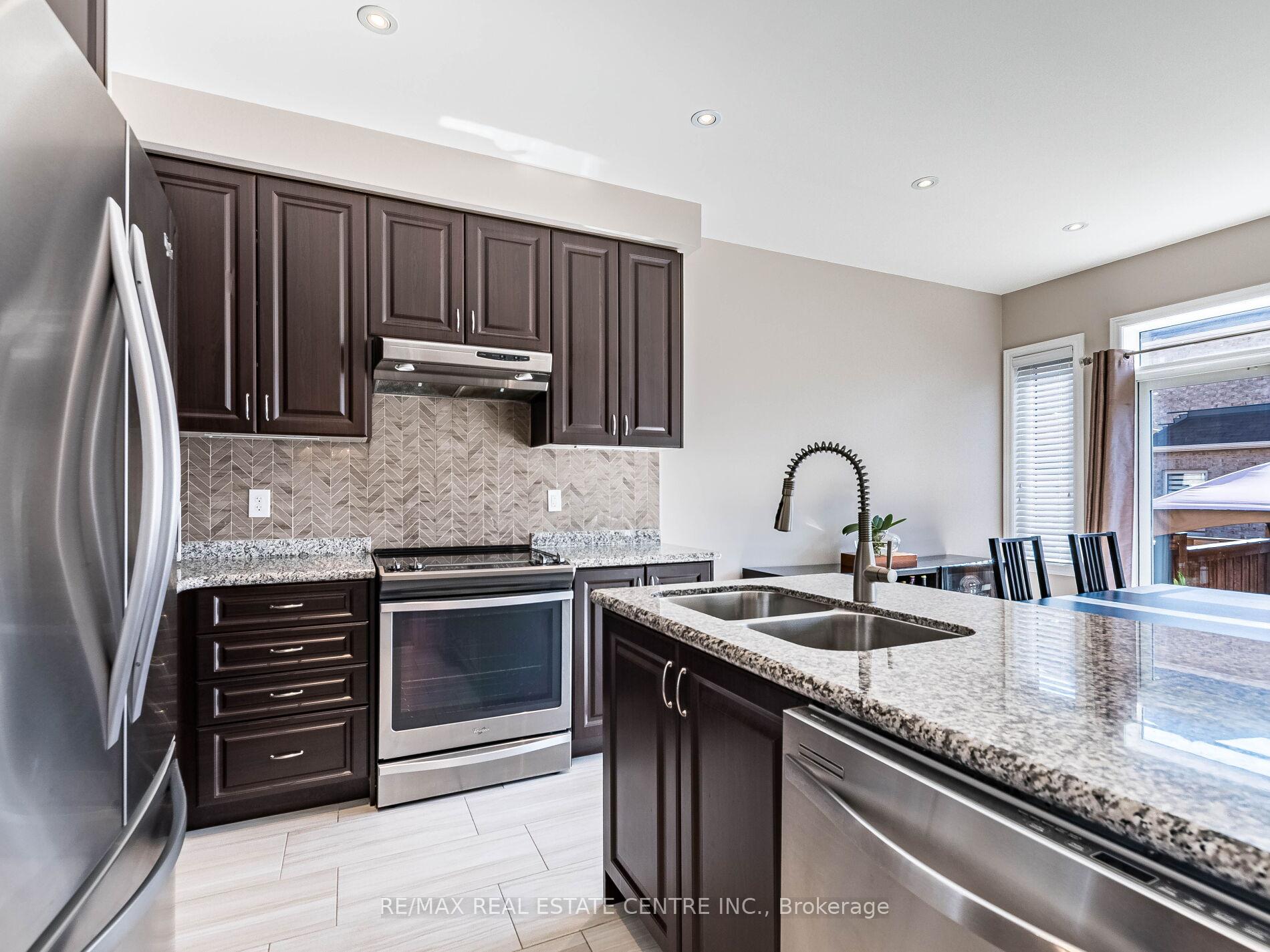 Photo 18 of 29 Masken Circle, Brampton, Northwest Brampton — HOMEH