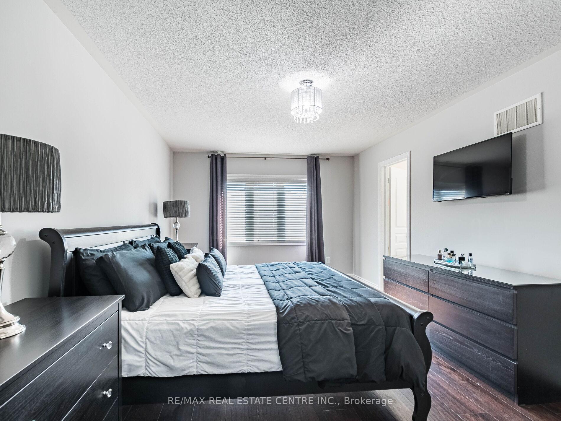 Photo 15 of 29 Masken Circle, Brampton, Northwest Brampton — HOMEH