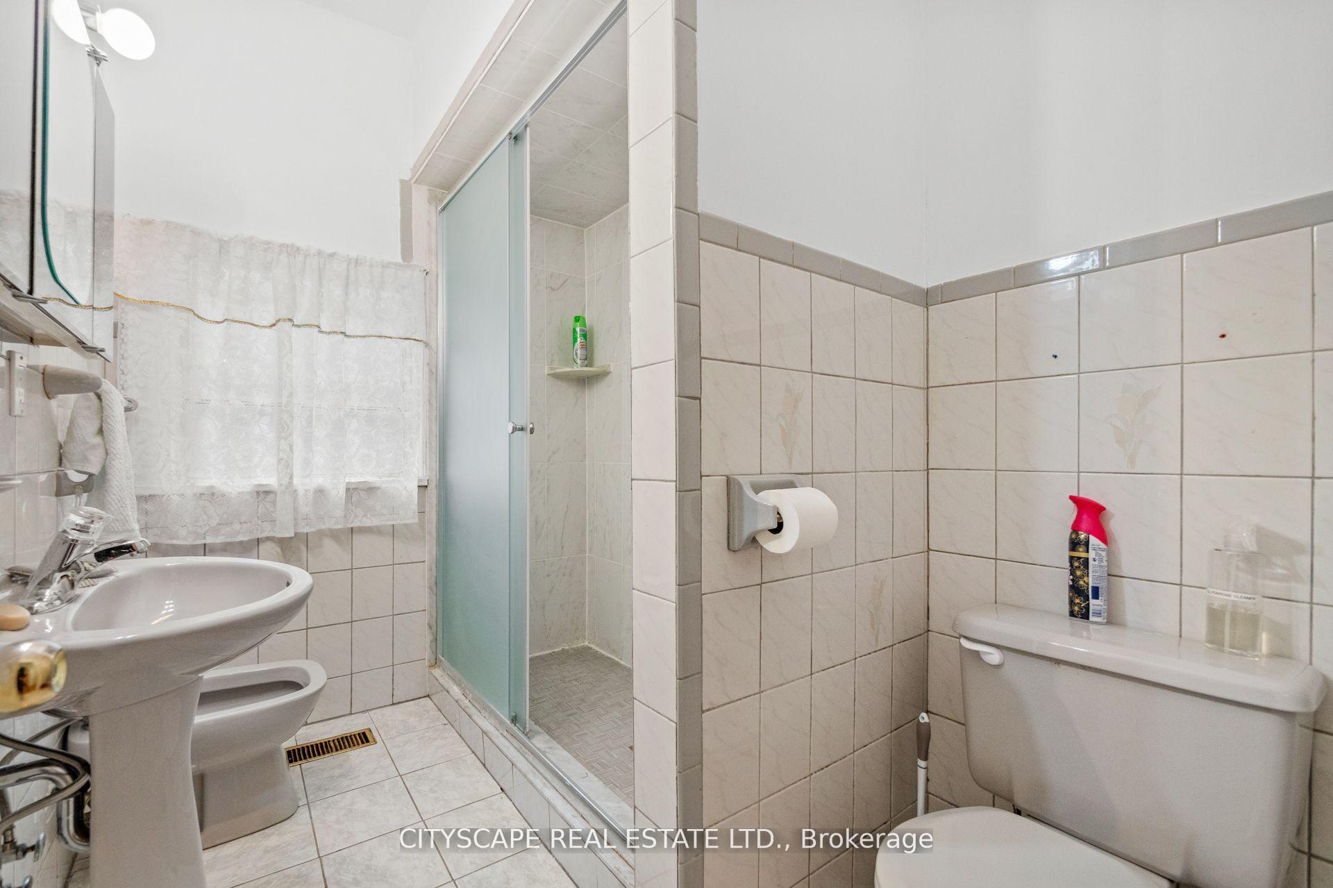 Photo 61 of 92 Bellwoods Avenue, Toronto, Trinity-Bellwoods — HOMEH