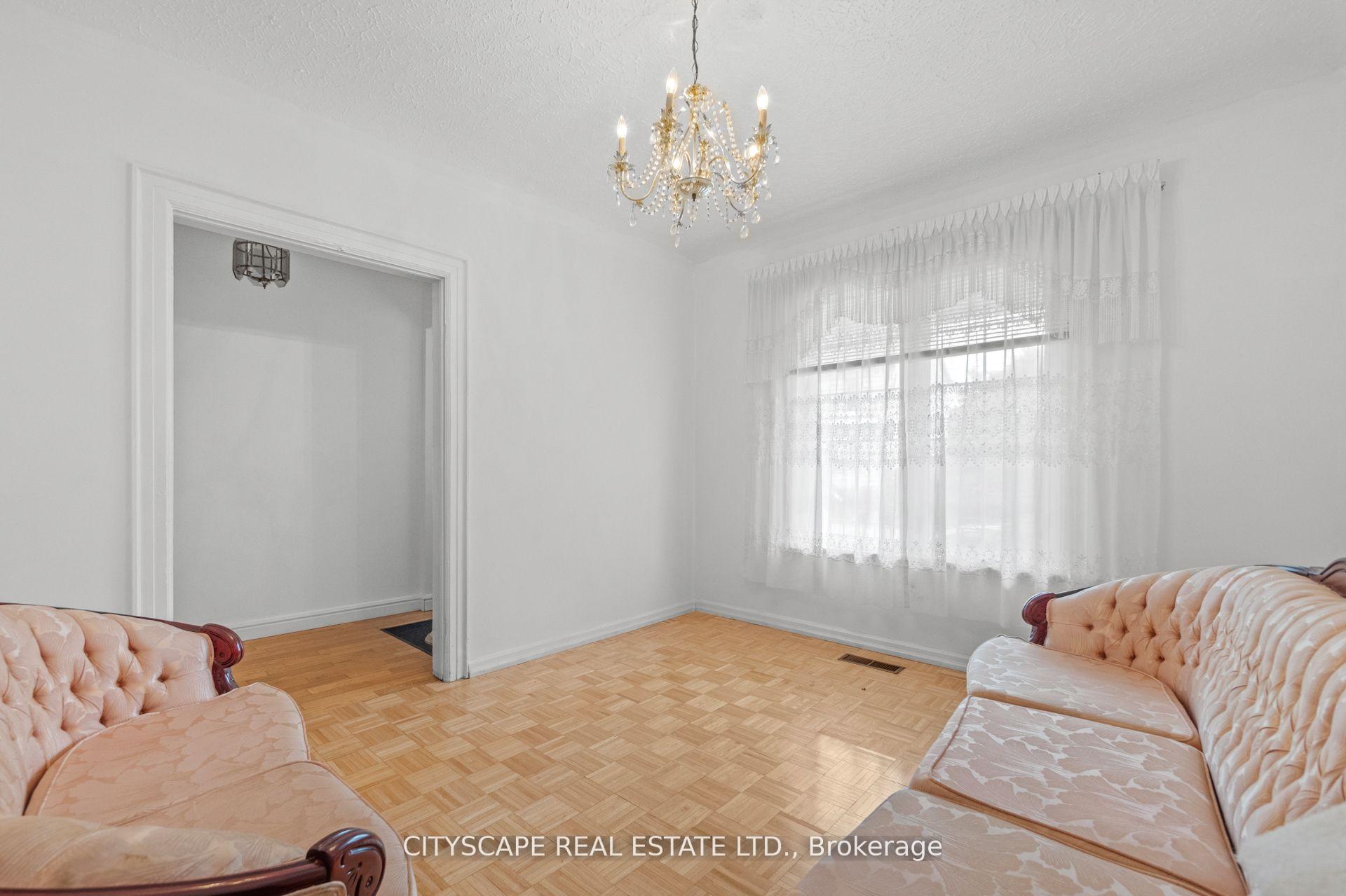 Photo 12 of 92 Bellwoods Avenue, Toronto, Trinity-Bellwoods — HOMEH
