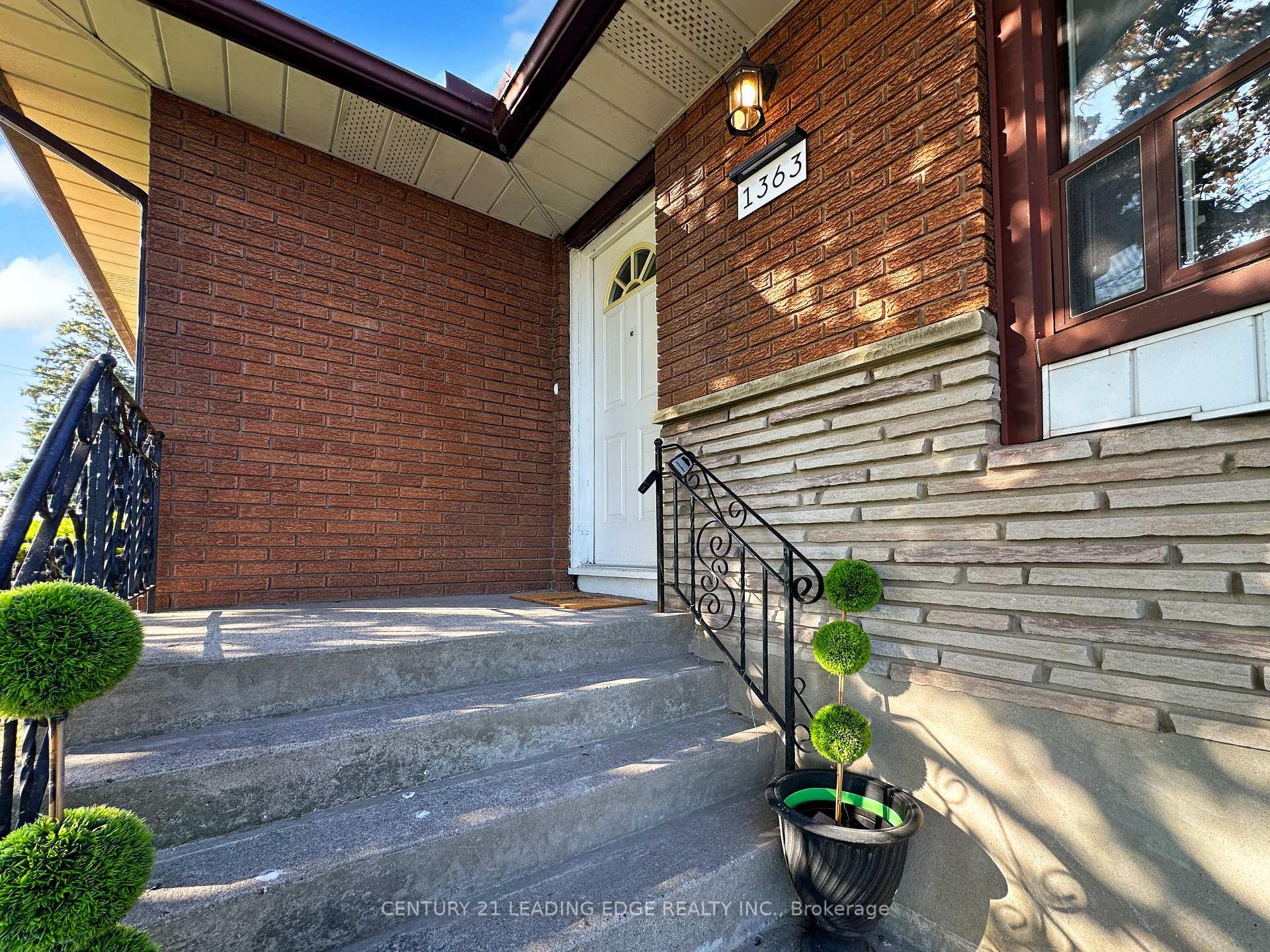 Photo 24 of 1363 Park Road S, Oshawa, Lakeview — HOMEH