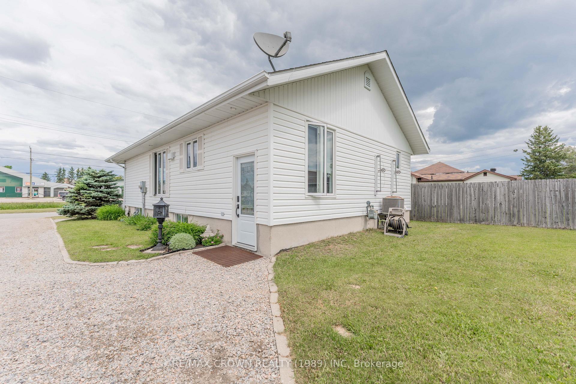 Photo 43 of 11 Lemarier Street, Kapuskasing — HOMEH