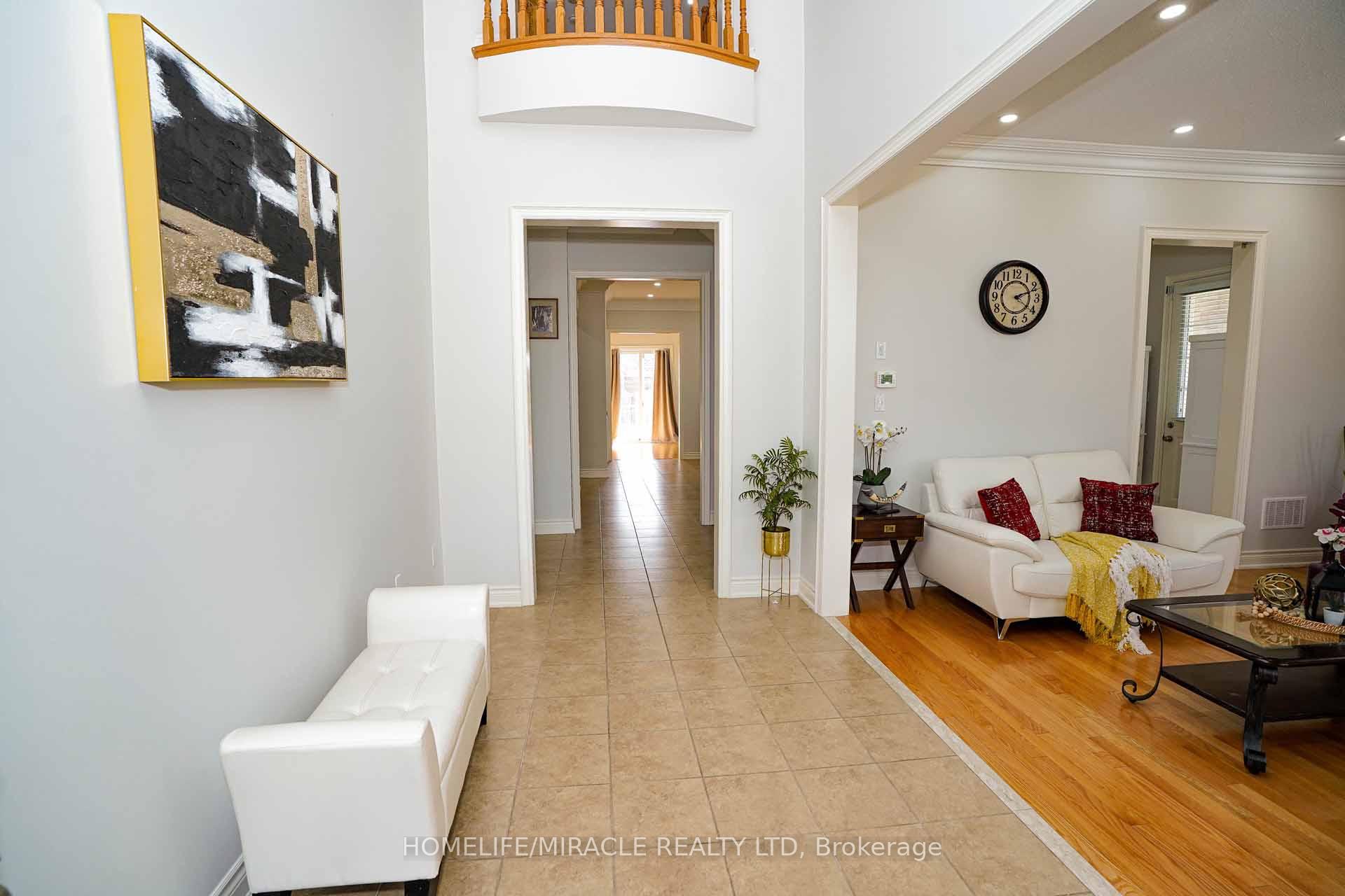 Photo 3 of 6 Belladonna Circle, Brampton, Toronto Gore Rural Estate — HOMEH