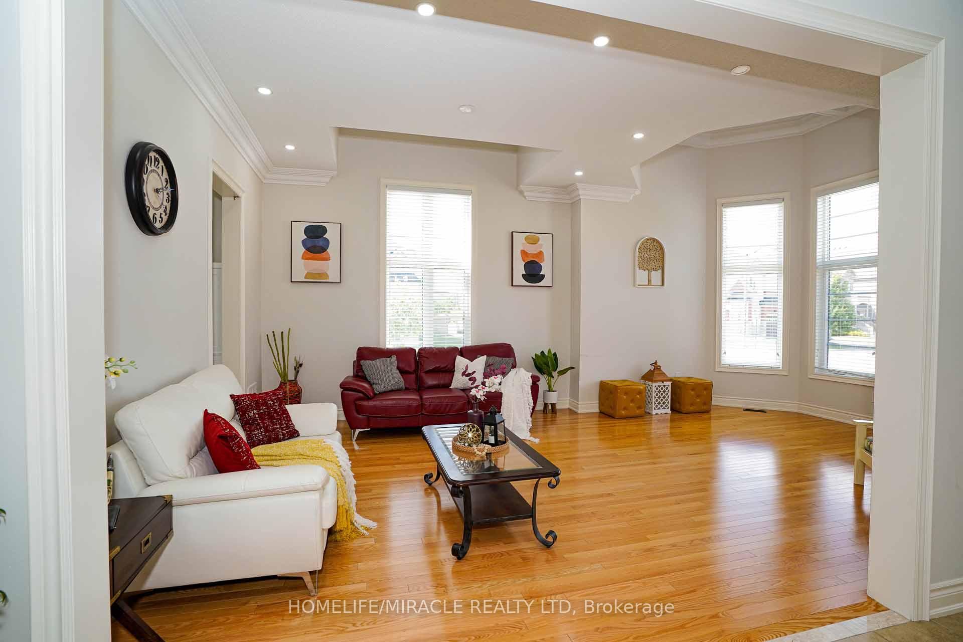 Photo 10 of 6 Belladonna Circle, Brampton, Toronto Gore Rural Estate — HOMEH