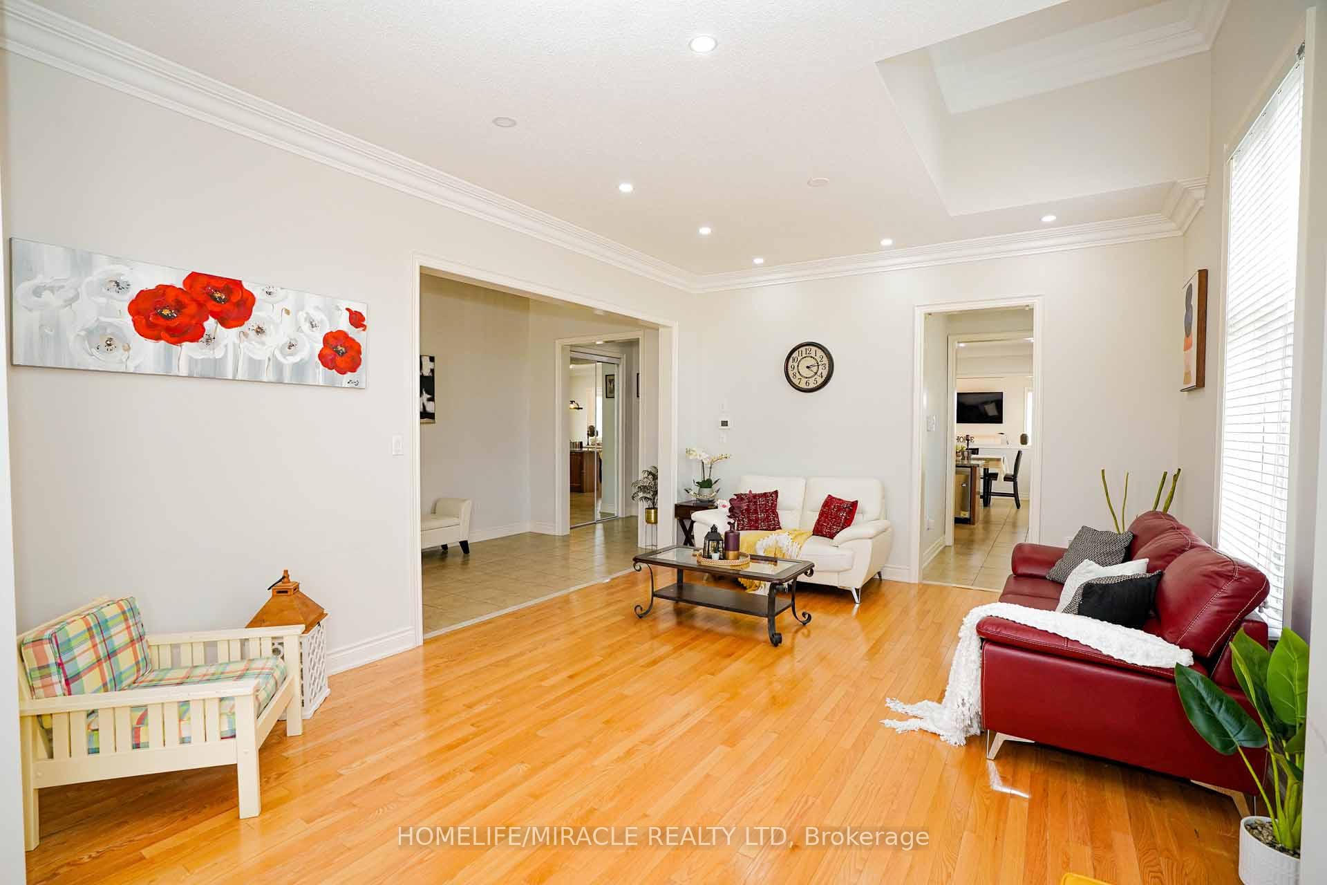 Photo 8 of 6 Belladonna Circle, Brampton, Toronto Gore Rural Estate — HOMEH