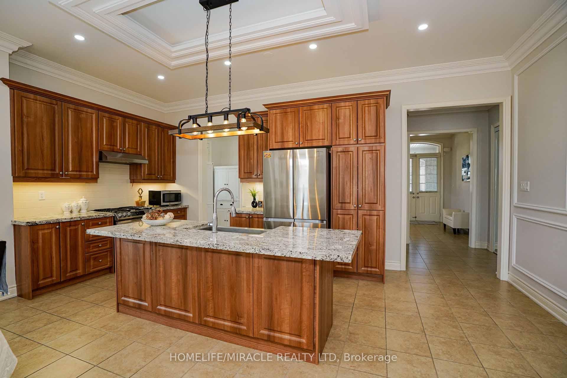 Photo 6 of 6 Belladonna Circle, Brampton, Toronto Gore Rural Estate — HOMEH