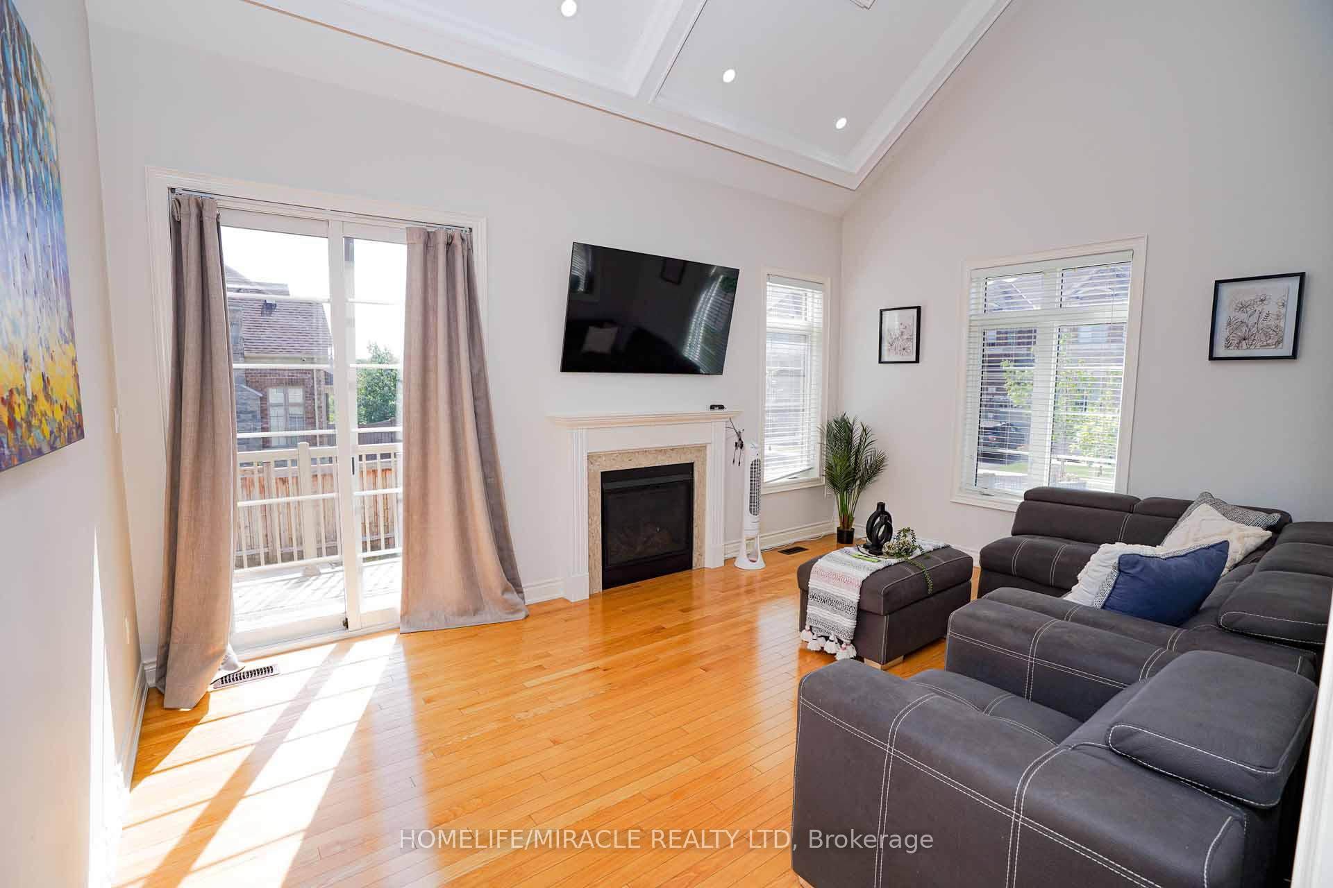 Photo 5 of 6 Belladonna Circle, Brampton, Toronto Gore Rural Estate — HOMEH