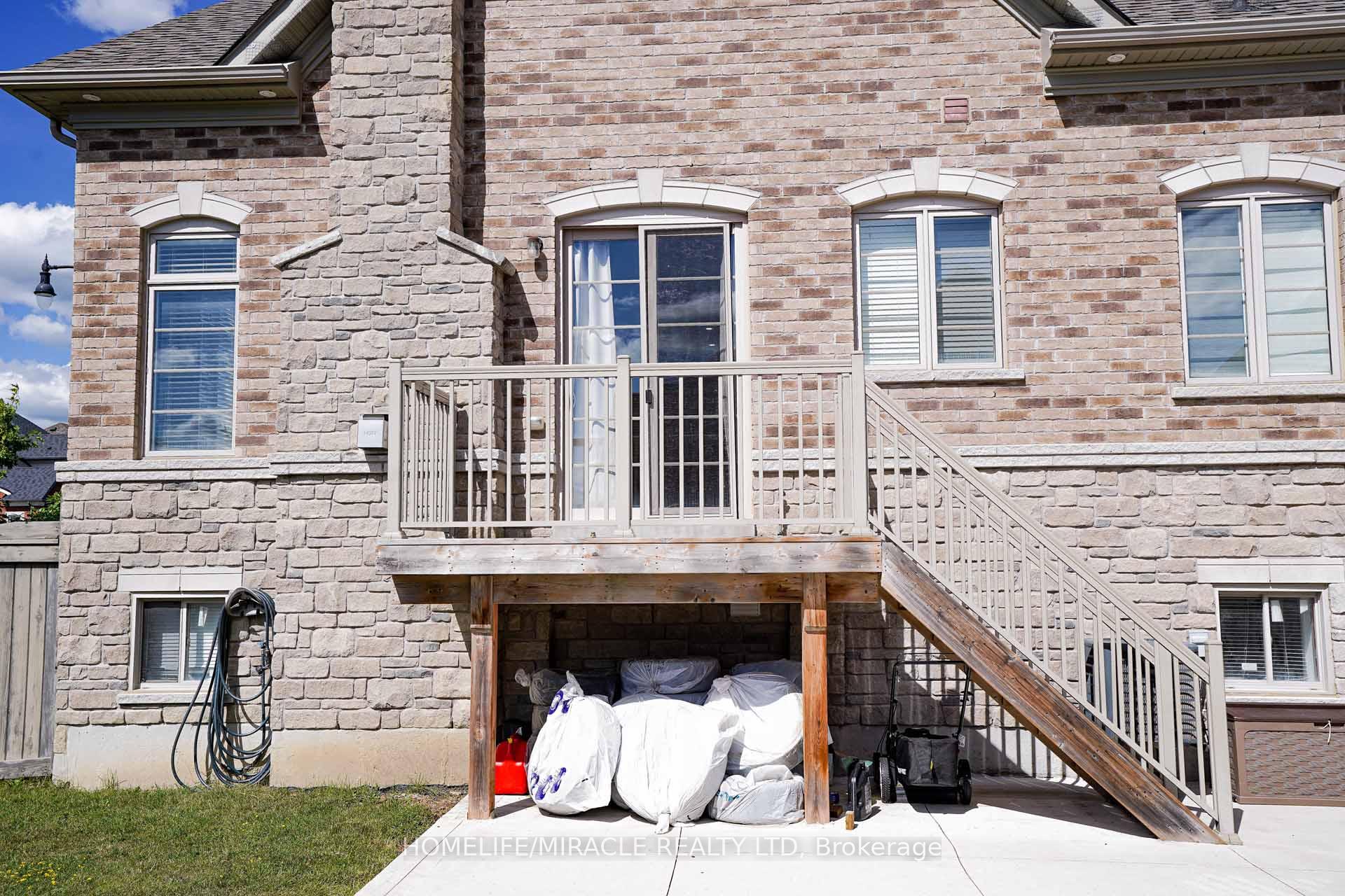 Photo 19 of 6 Belladonna Circle, Brampton, Toronto Gore Rural Estate — HOMEH
