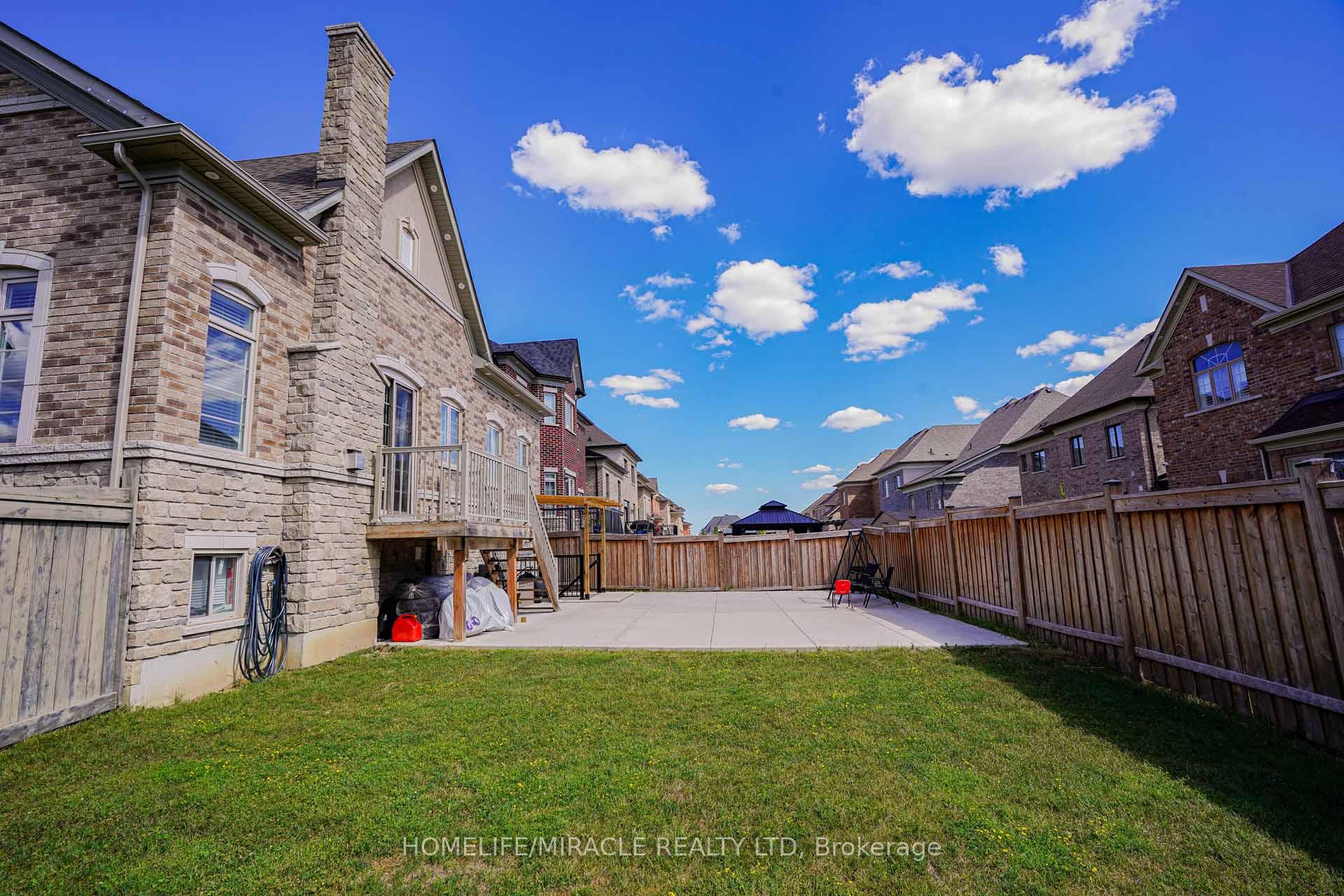 Photo 18 of 6 Belladonna Circle, Brampton, Toronto Gore Rural Estate — HOMEH