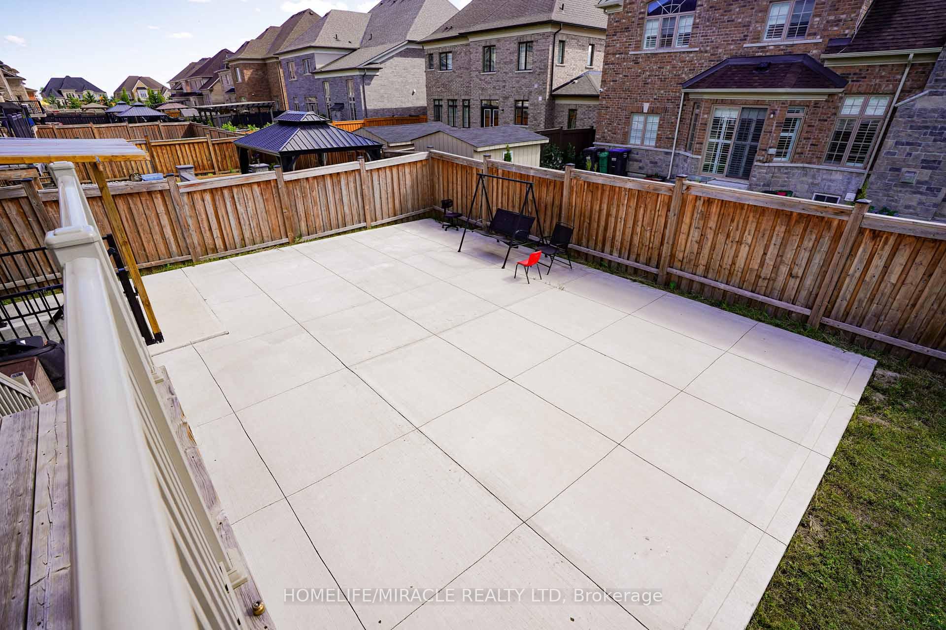 Photo 16 of 6 Belladonna Circle, Brampton, Toronto Gore Rural Estate — HOMEH