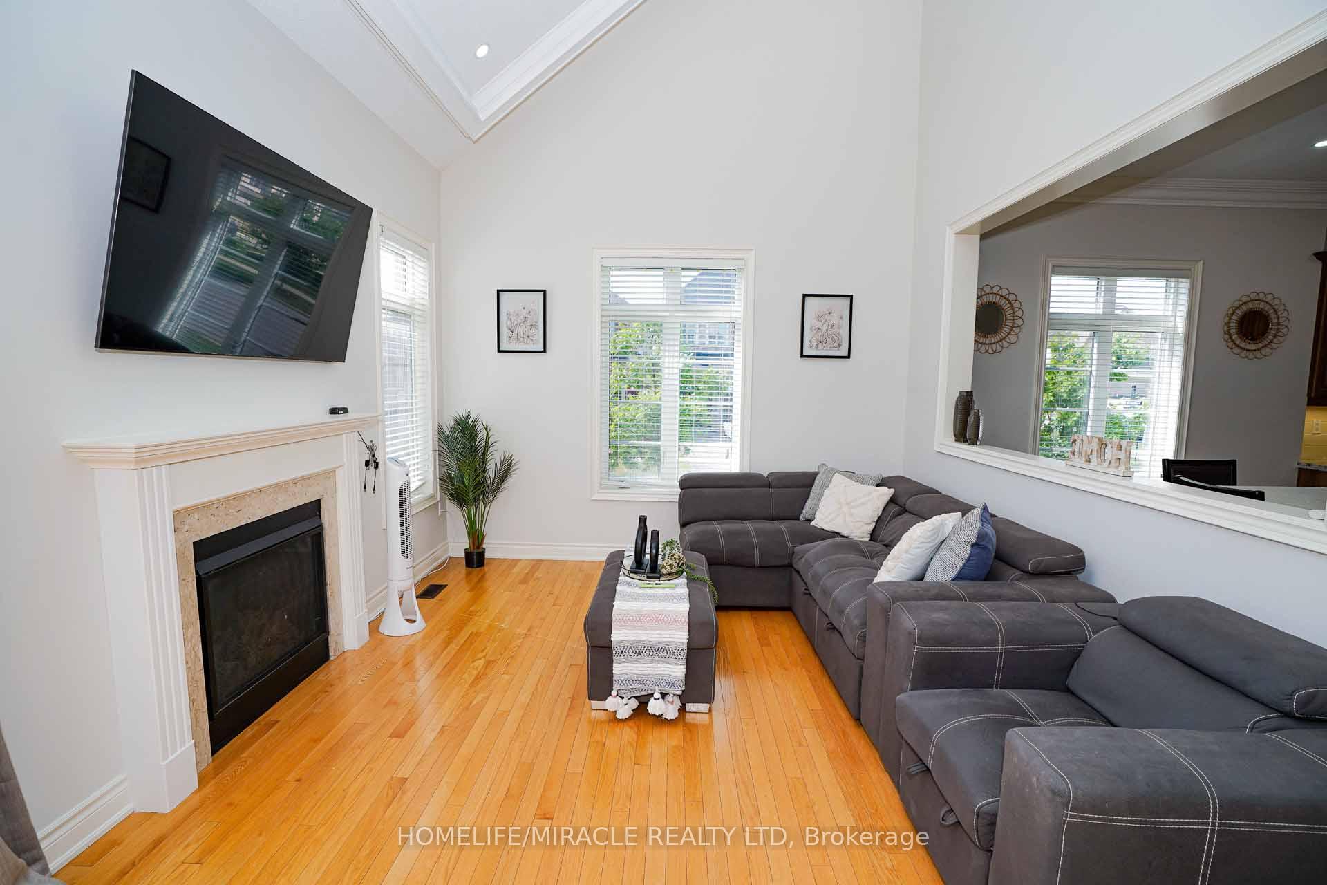 Photo 13 of 6 Belladonna Circle, Brampton, Toronto Gore Rural Estate — HOMEH