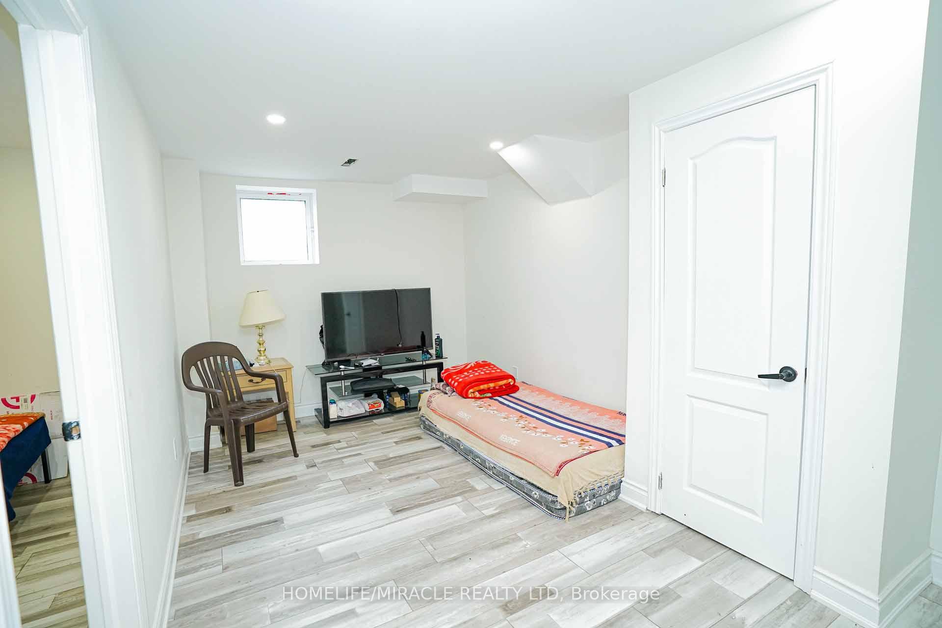 Photo 29 of 6 Belladonna Circle, Brampton, Toronto Gore Rural Estate — HOMEH