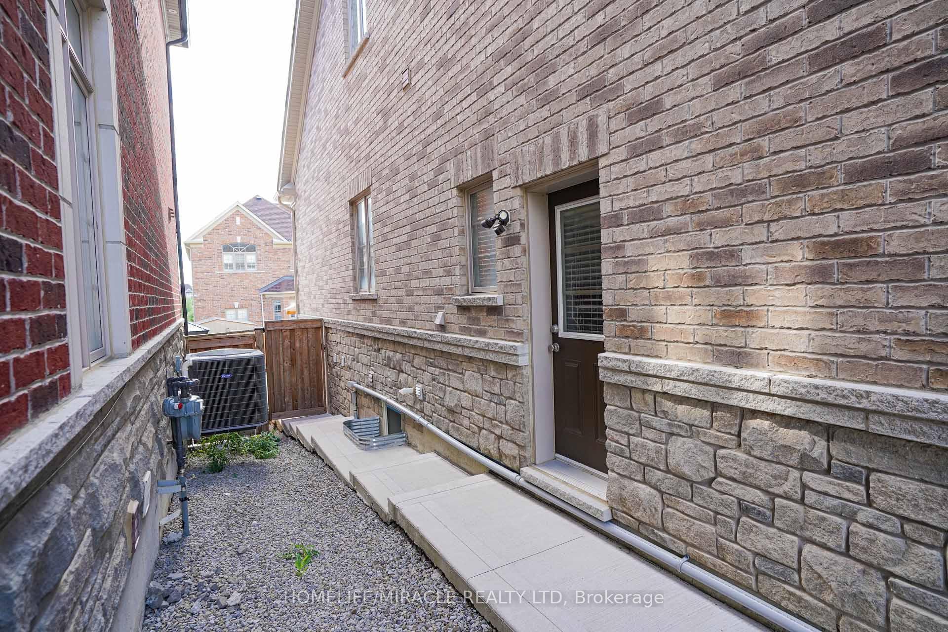 Photo 48 of 6 Belladonna Circle, Brampton, Toronto Gore Rural Estate — HOMEH