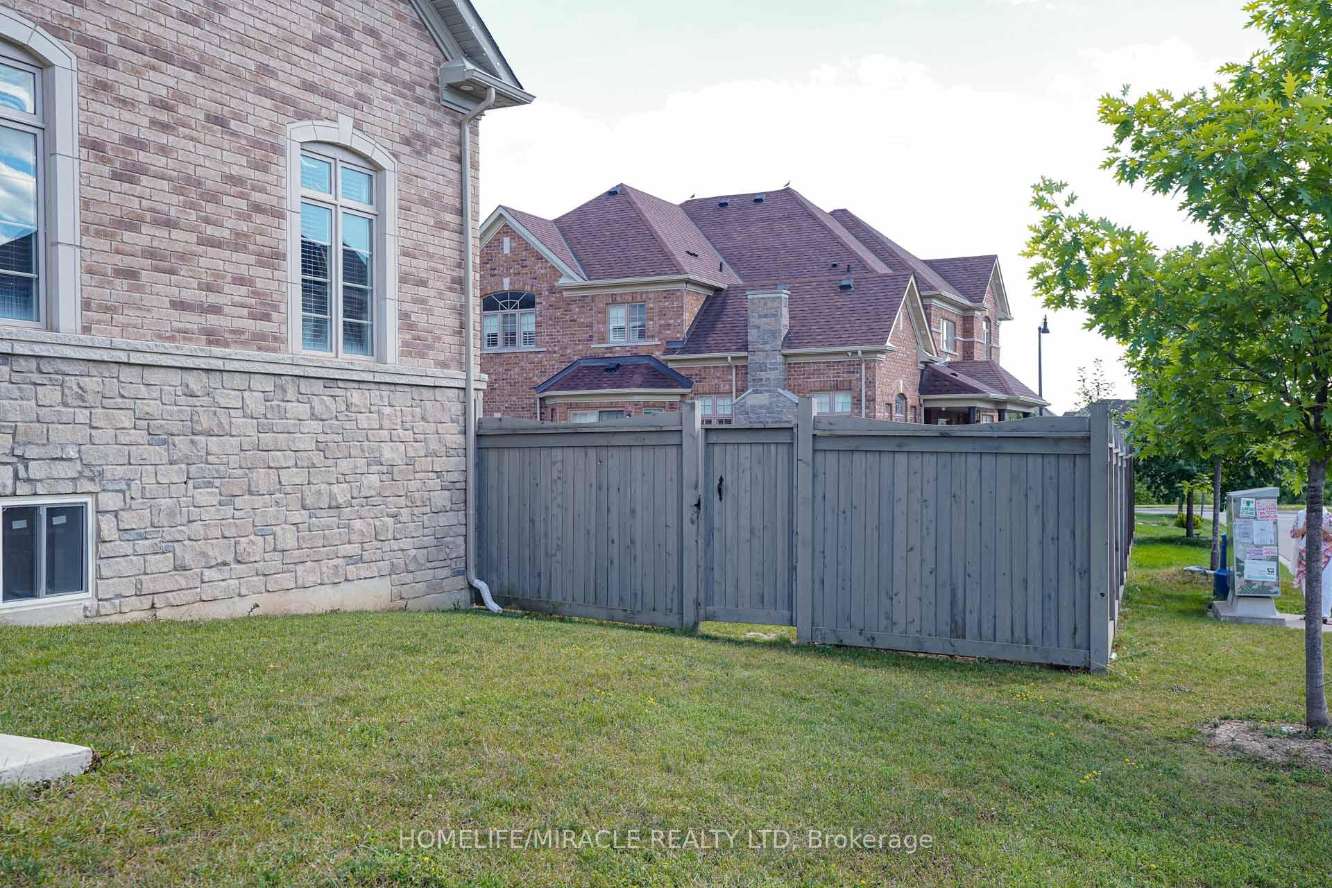 Photo 46 of 6 Belladonna Circle, Brampton, Toronto Gore Rural Estate — HOMEH