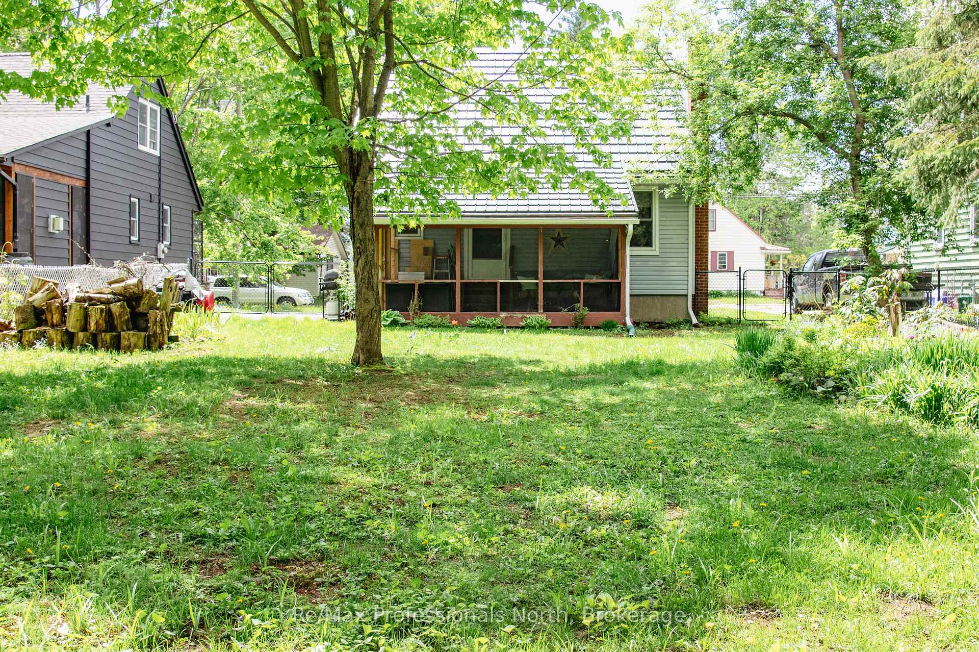 Photo 4 of 53 Aubrey Street, Bracebridge, Macaulay — HOMEH