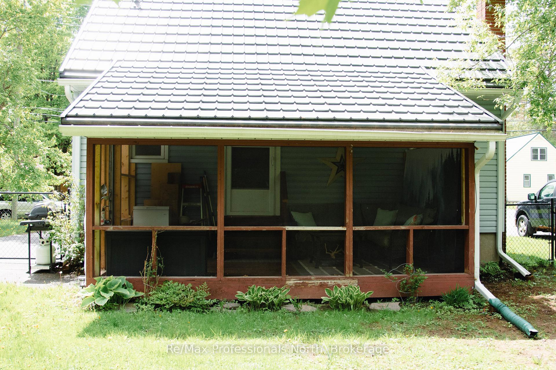 Photo 5 of 53 Aubrey Street, Bracebridge, Macaulay — HOMEH