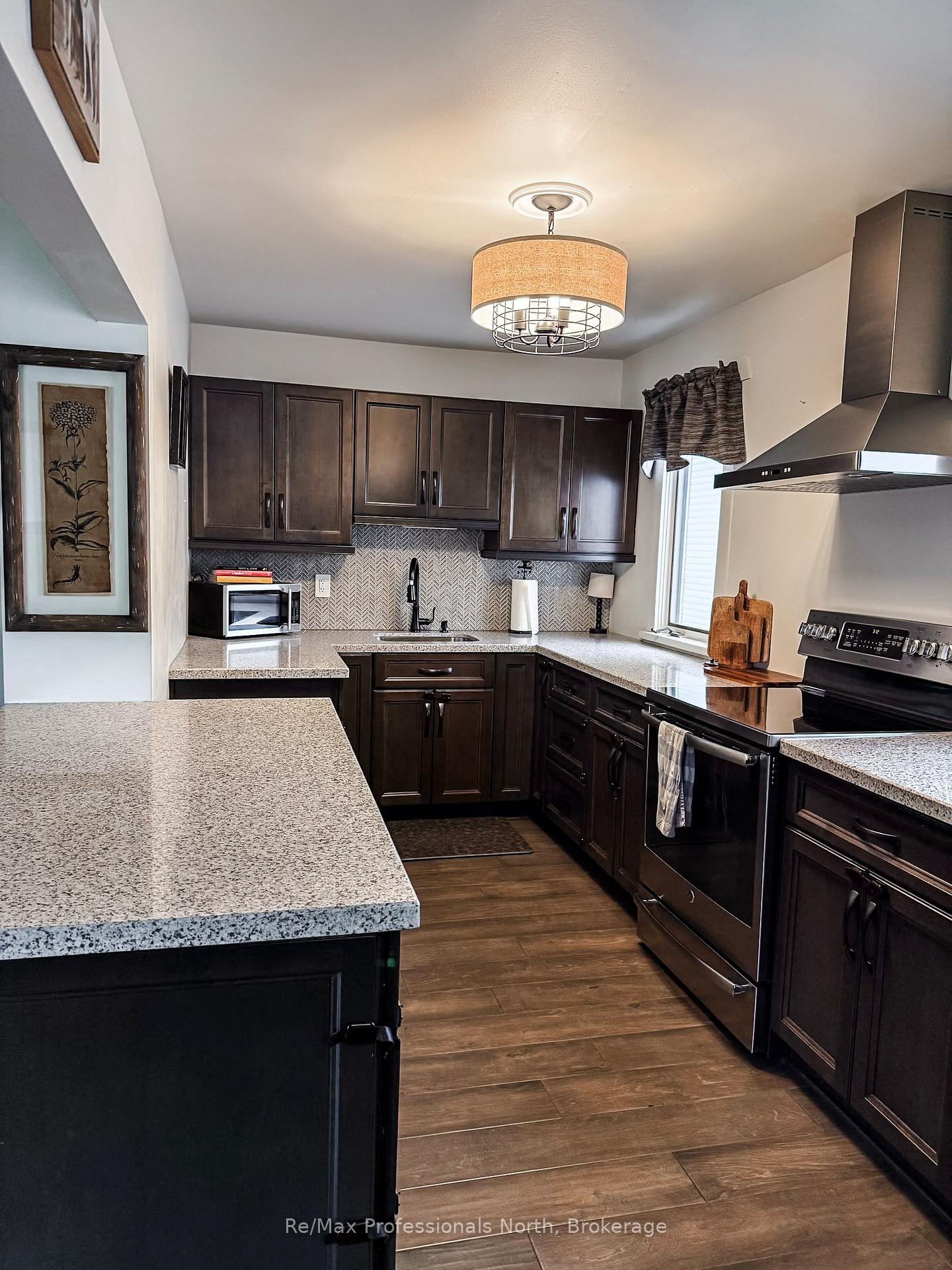 Photo 11 of 53 Aubrey Street, Bracebridge, Macaulay — HOMEH
