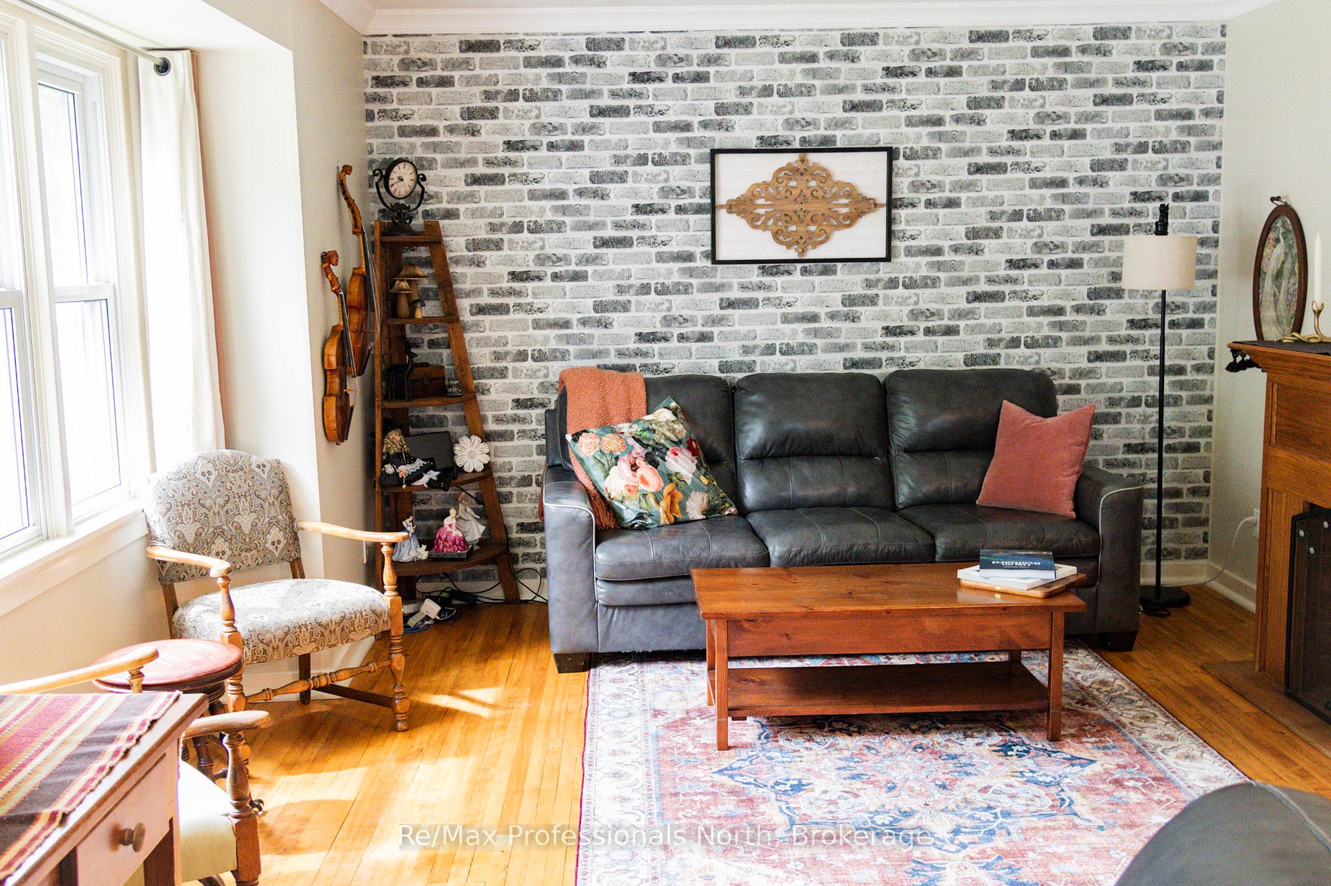 Photo 10 of 53 Aubrey Street, Bracebridge, Macaulay — HOMEH