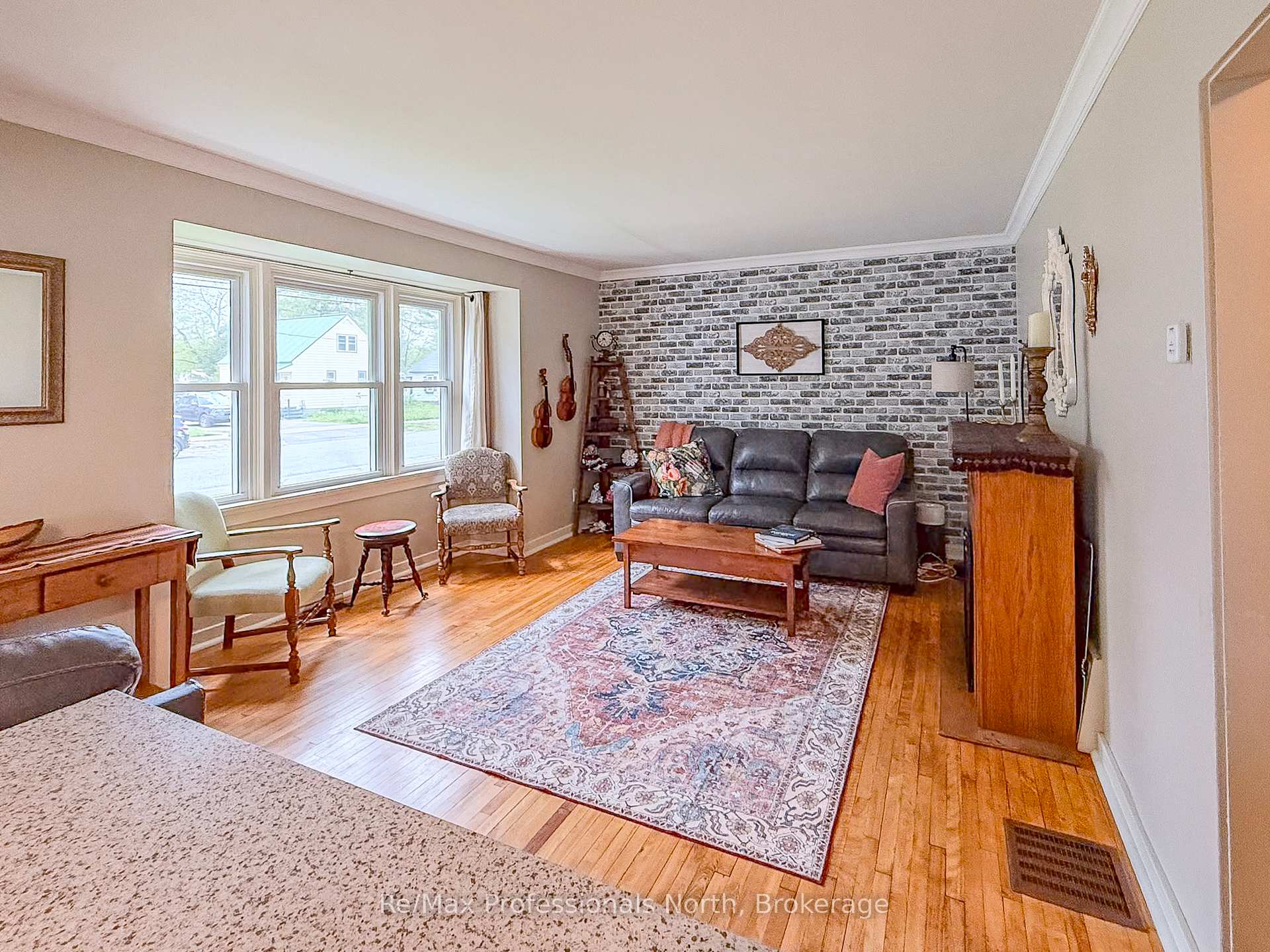 Photo 13 of 53 Aubrey Street, Bracebridge, Macaulay — HOMEH