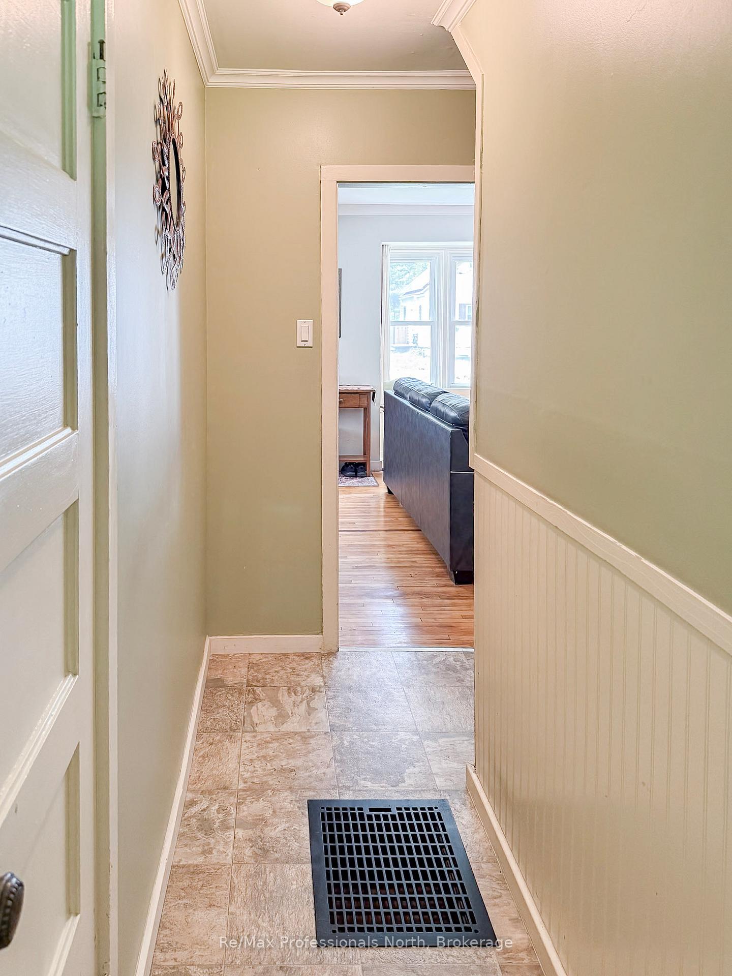 Photo 12 of 53 Aubrey Street, Bracebridge, Macaulay — HOMEH