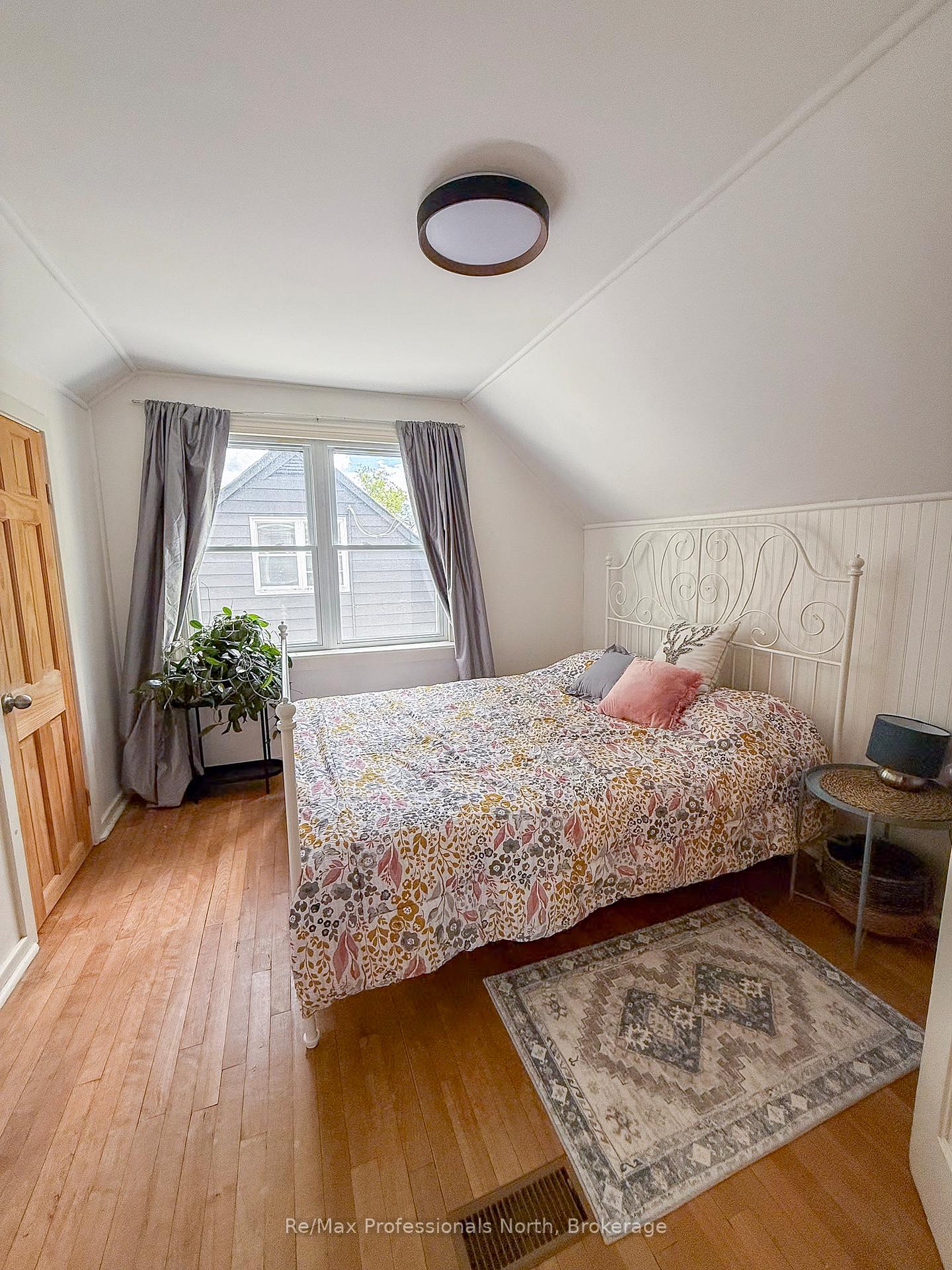 Photo 17 of 53 Aubrey Street, Bracebridge, Macaulay — HOMEH