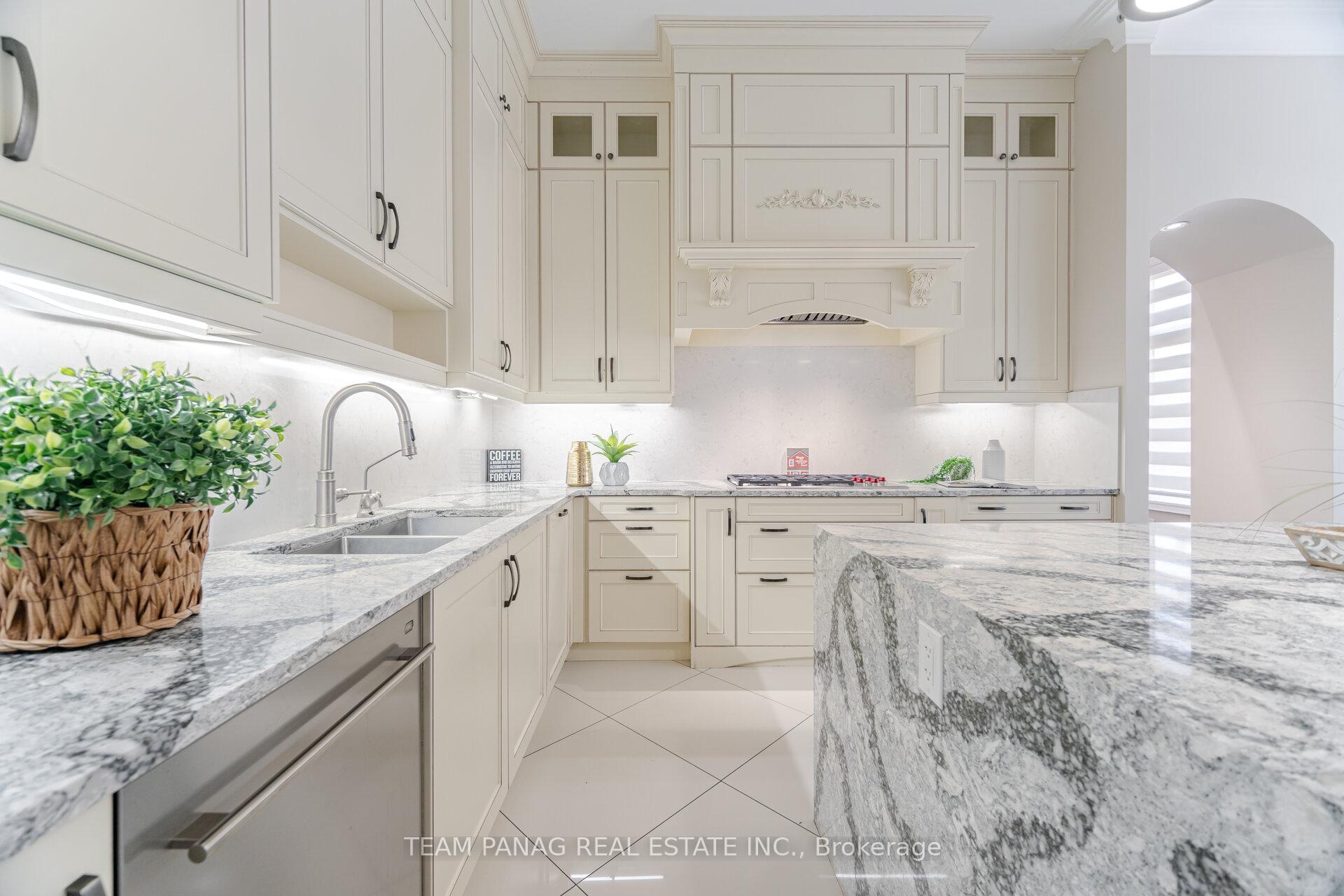 Photo 12 of 57 Elbern Markell Drive, Brampton, Credit Valley — HOMEH