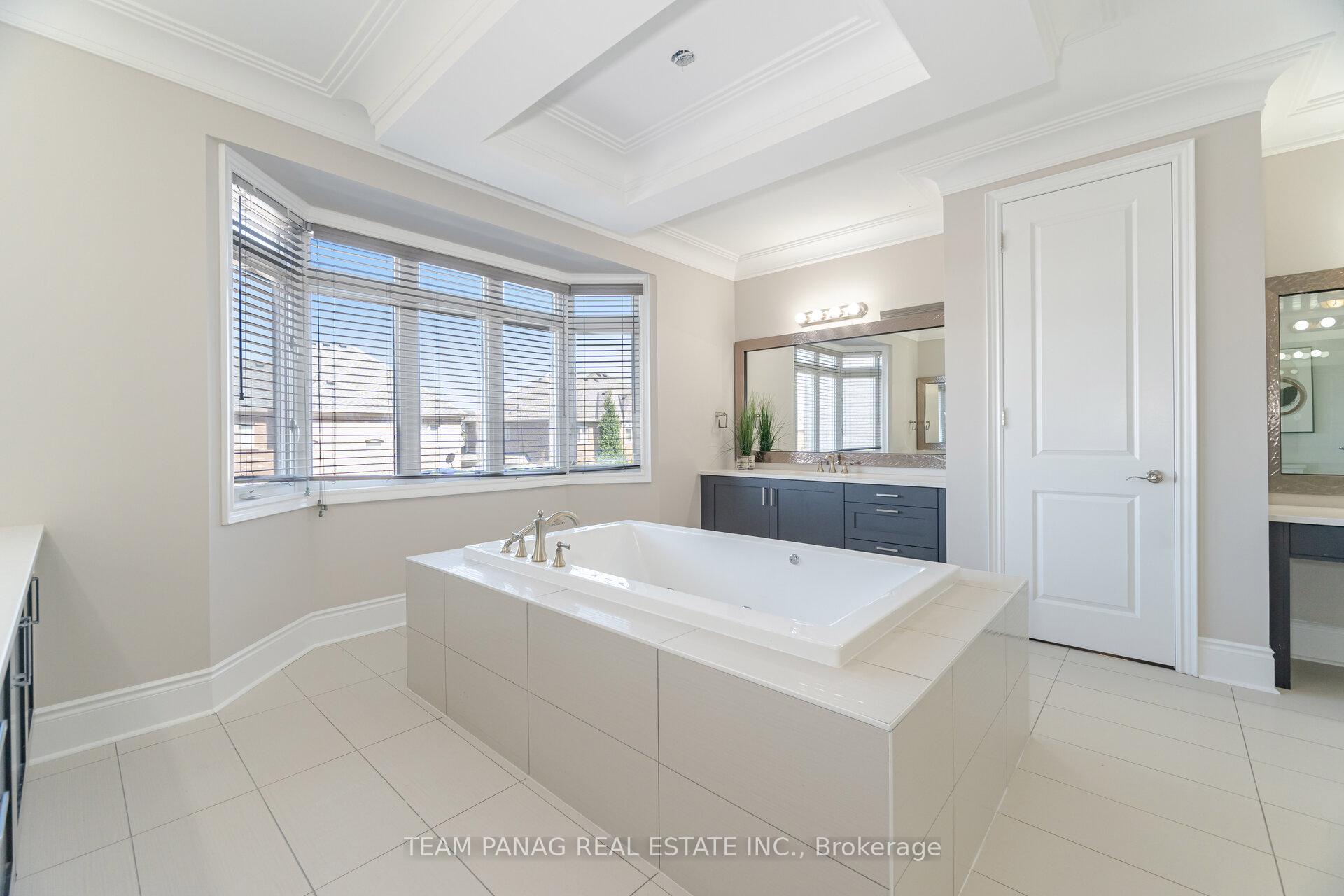 Photo 5 of 57 Elbern Markell Drive, Brampton, Credit Valley — HOMEH