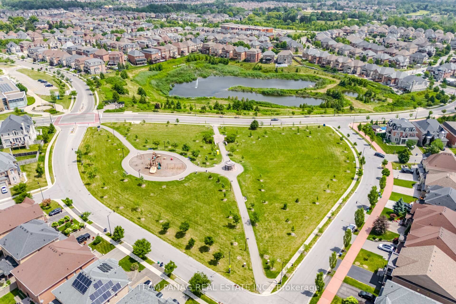 Photo 43 of 57 Elbern Markell Drive, Brampton, Credit Valley — HOMEH