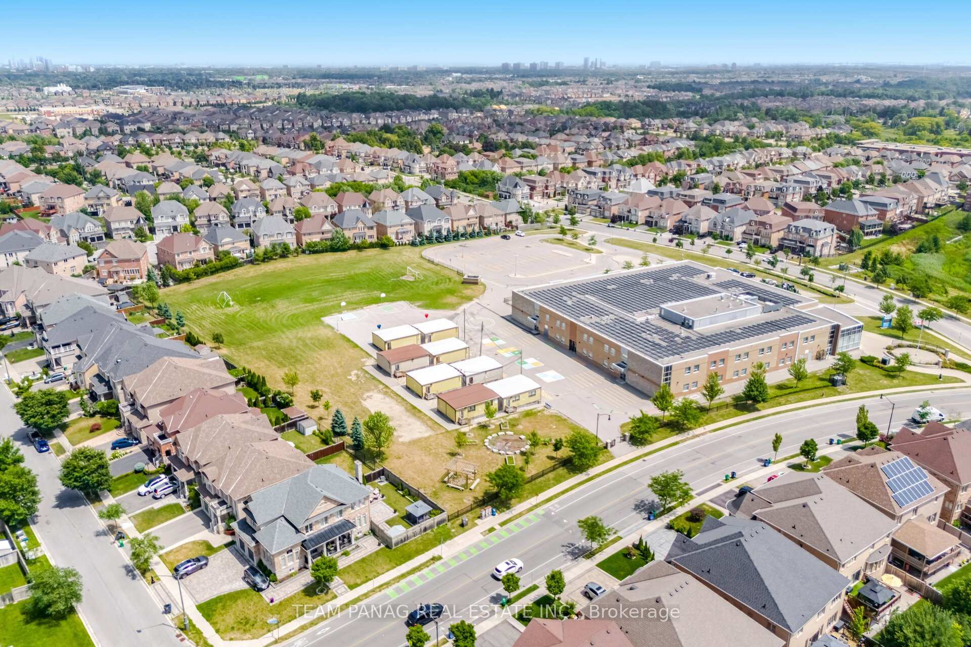 Photo 35 of 57 Elbern Markell Drive, Brampton, Credit Valley — HOMEH