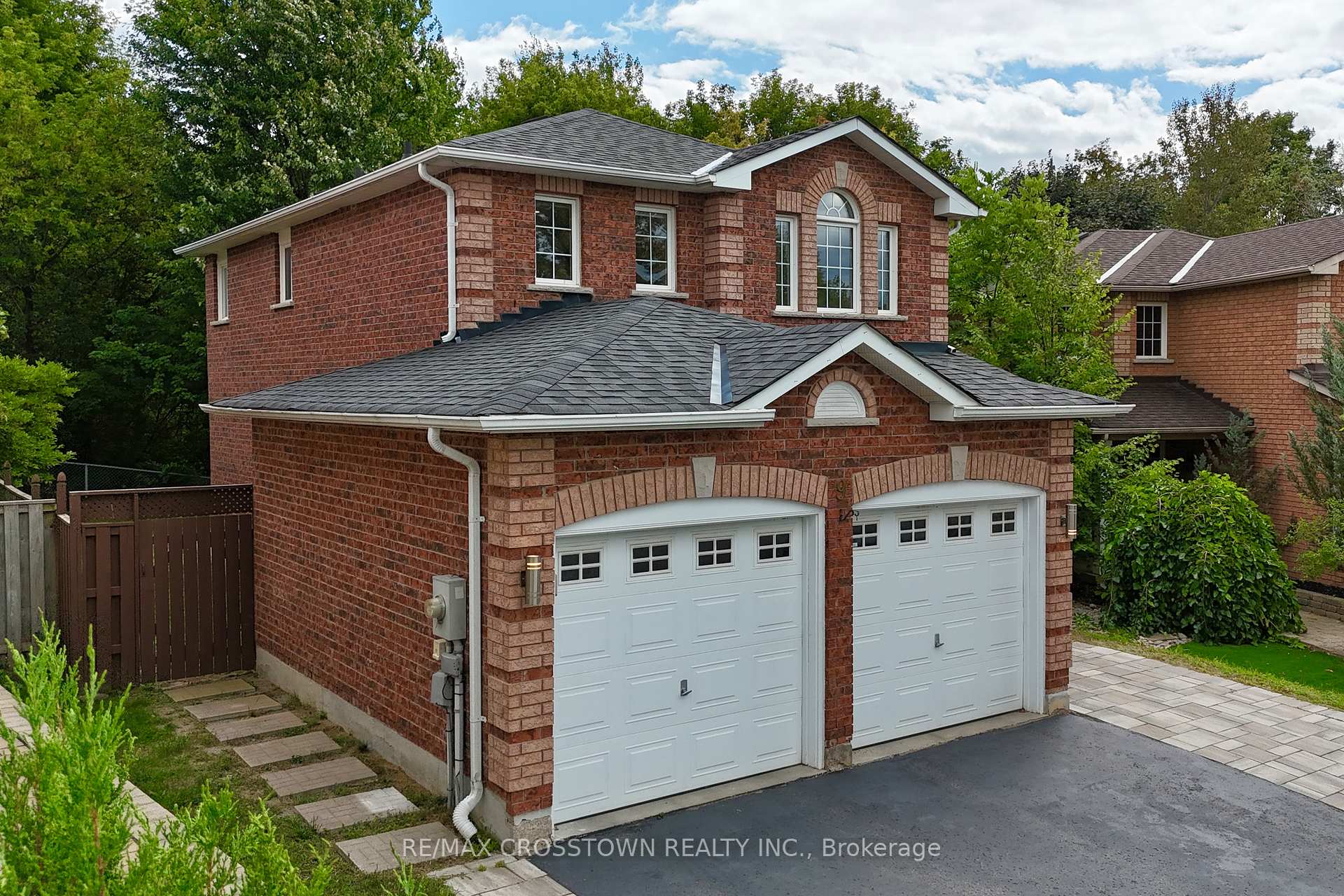 Photo 2 of 9 McKenzie Crescent, Barrie, Ardagh — HOMEH