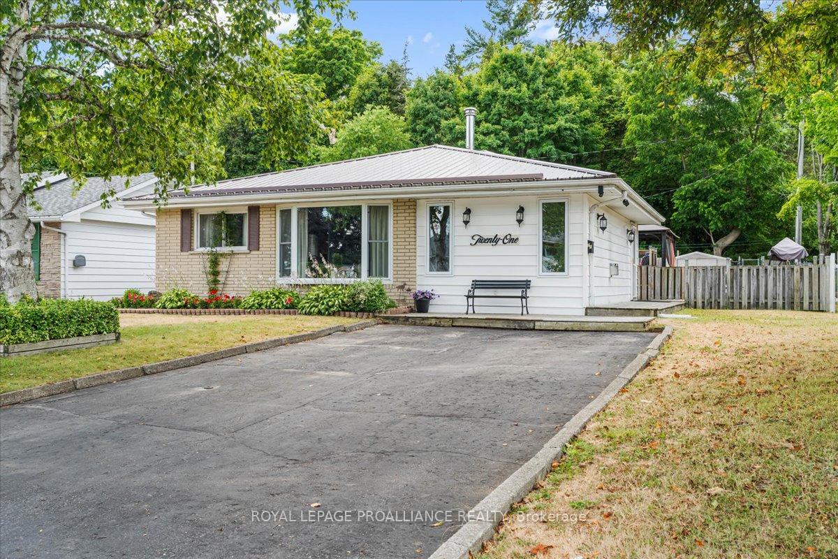 Photo 2 of 21 Coulter Crescent, Quinte West, Trenton Ward — HOMEH