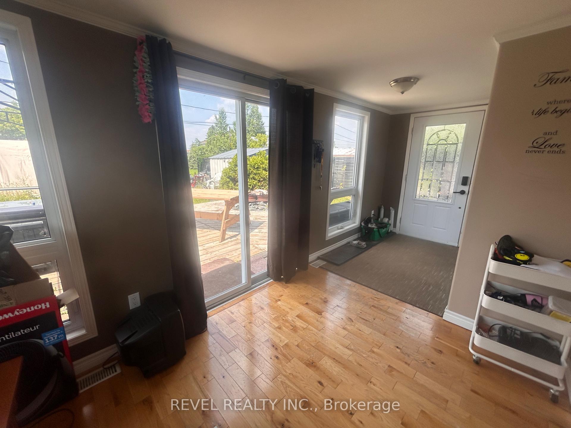 Photo 6 of 361 Eleventh Avenue, Cochrane — HOMEH