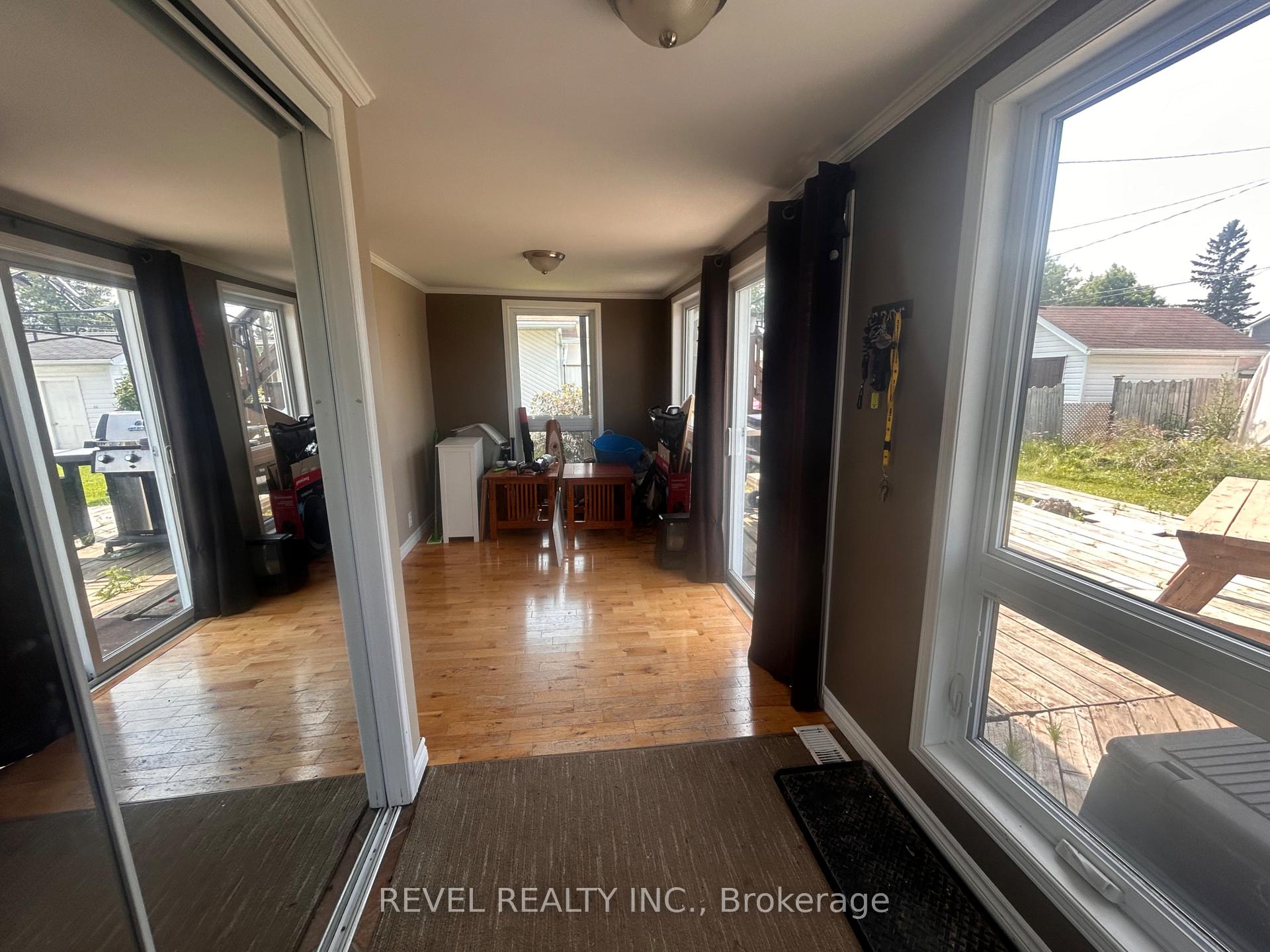 Photo 3 of 361 Eleventh Avenue, Cochrane — HOMEH