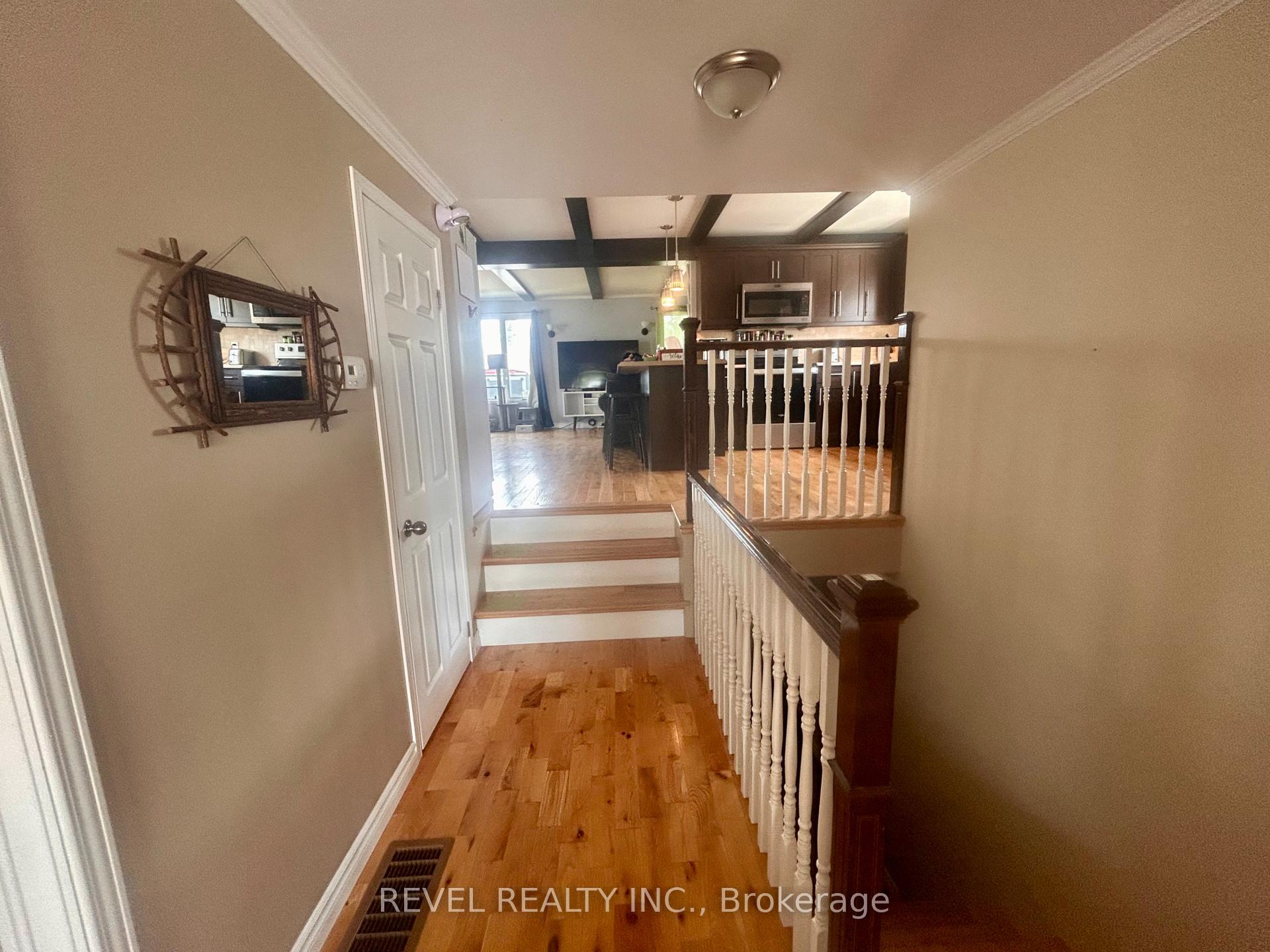 Photo 10 of 361 Eleventh Avenue, Cochrane — HOMEH