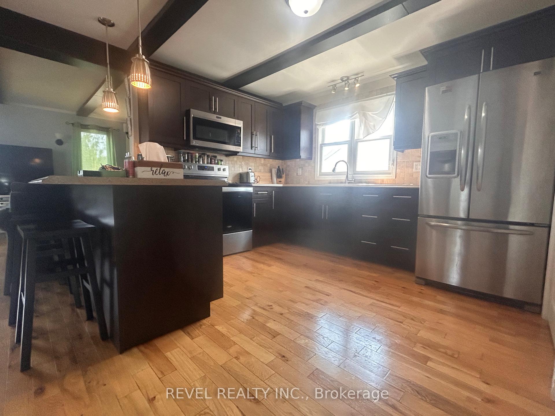 Photo 5 of 361 Eleventh Avenue, Cochrane — HOMEH