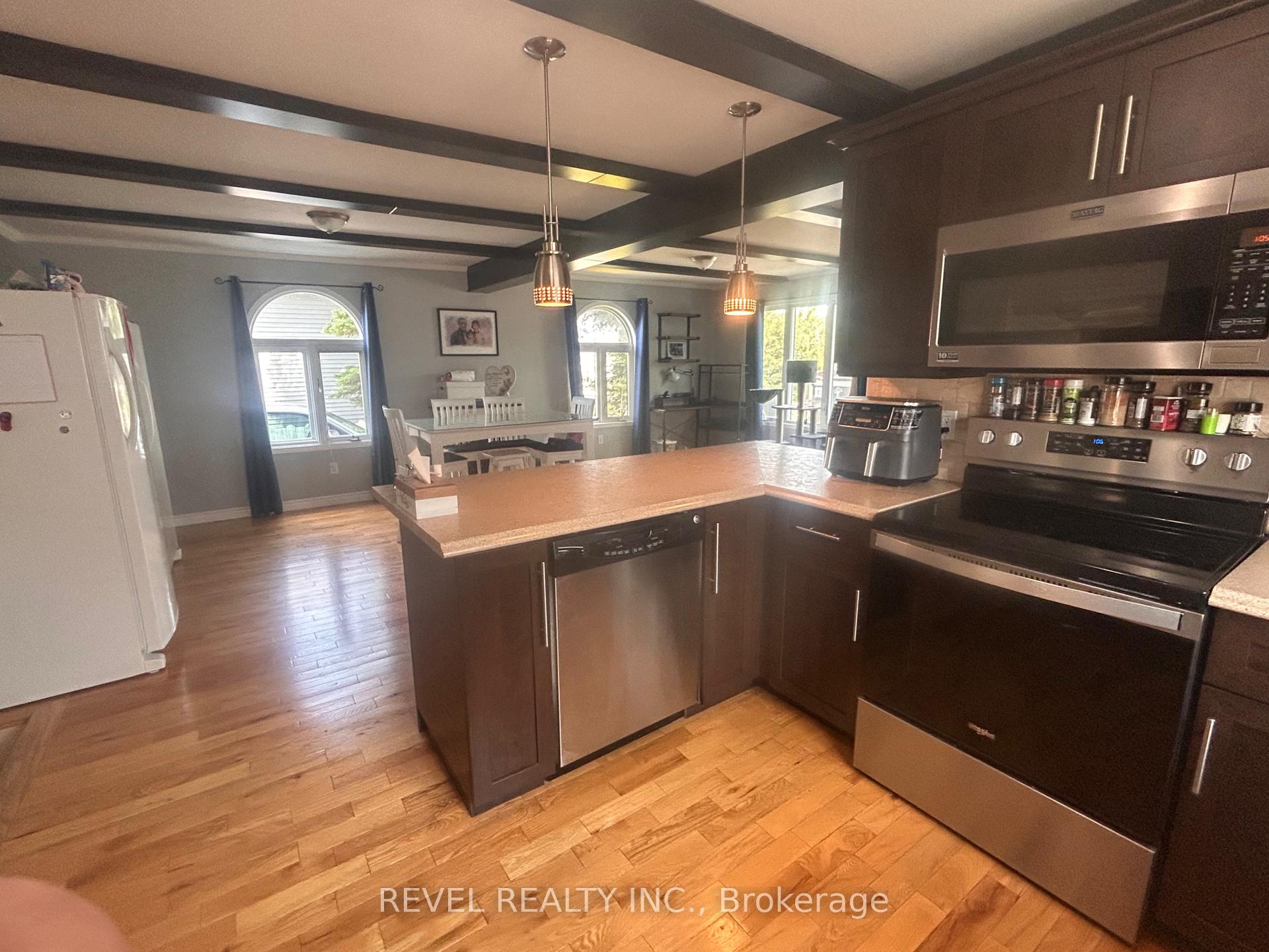 Photo 12 of 361 Eleventh Avenue, Cochrane — HOMEH