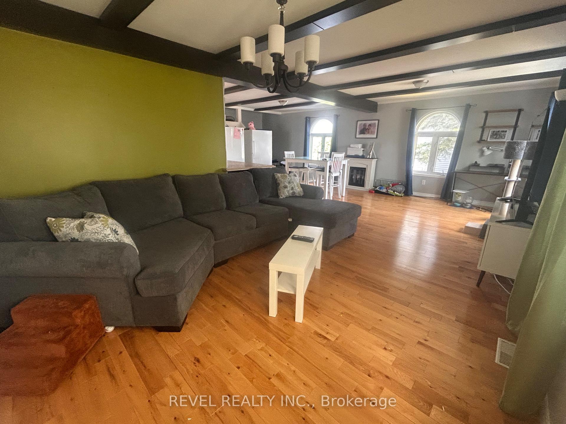 Photo 4 of 361 Eleventh Avenue, Cochrane — HOMEH