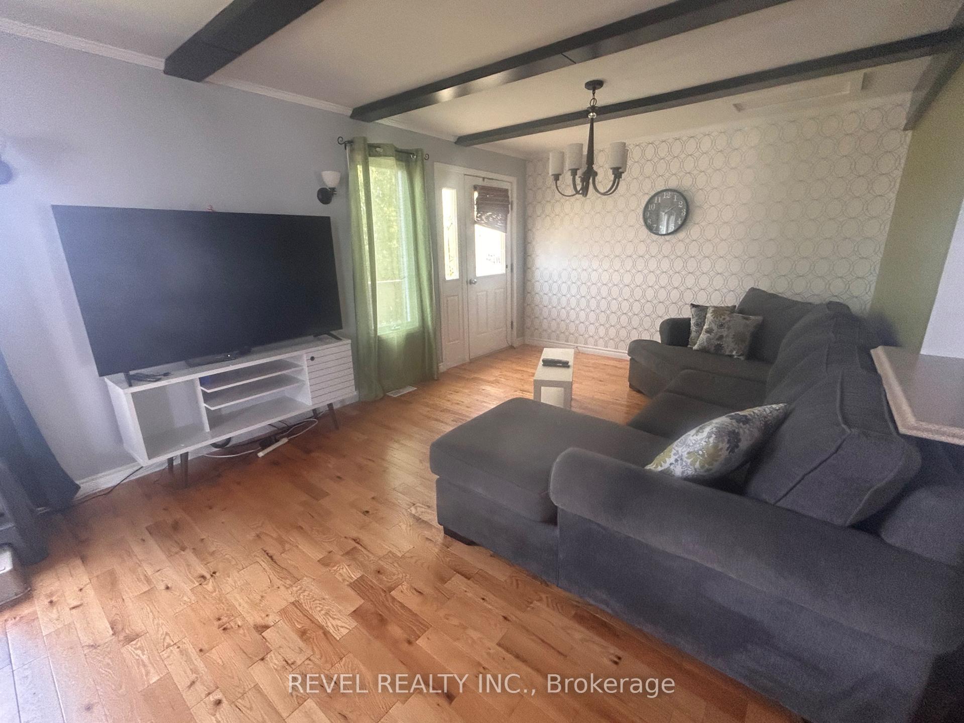 Photo 8 of 361 Eleventh Avenue, Cochrane — HOMEH
