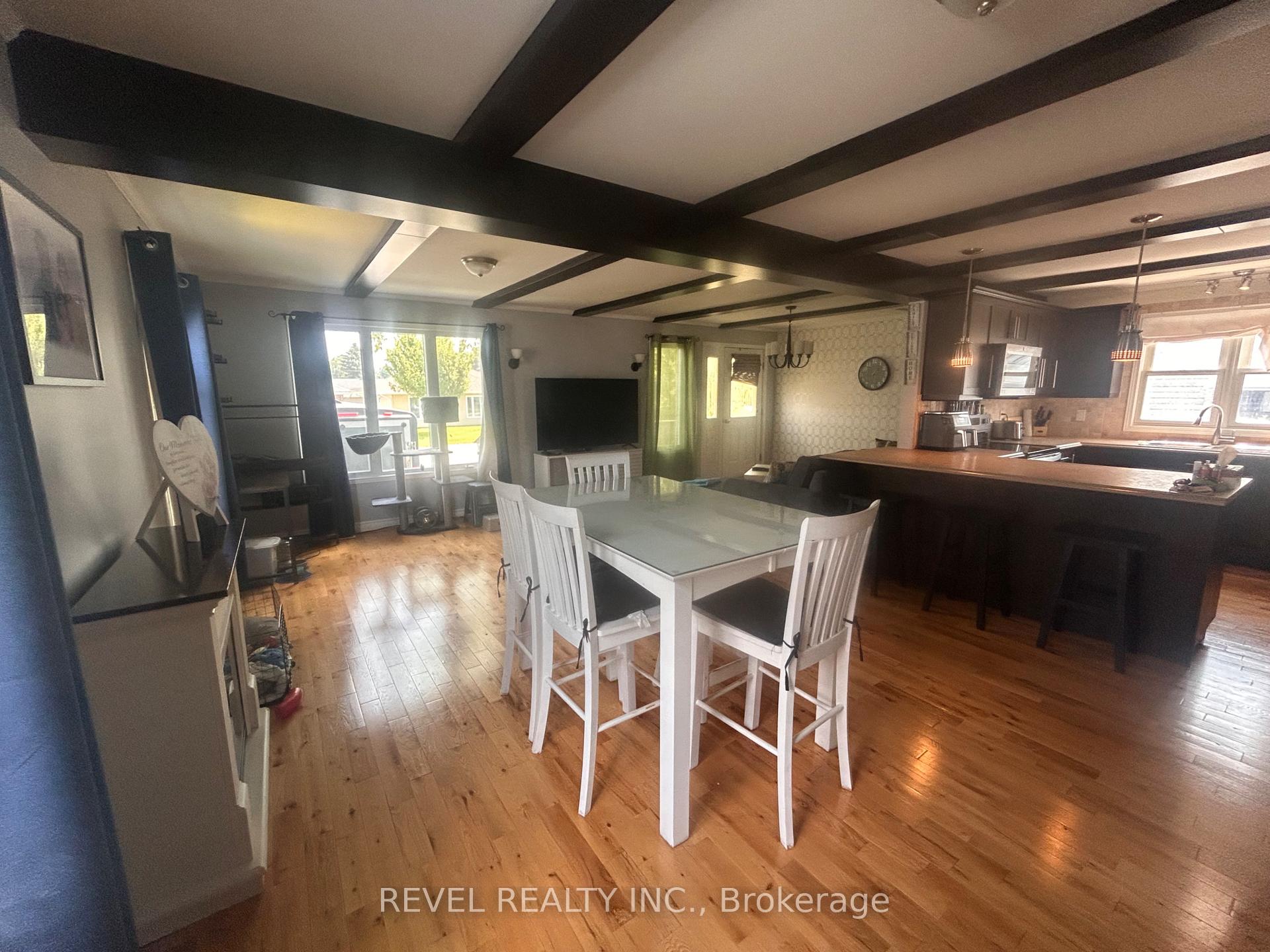 Photo 15 of 361 Eleventh Avenue, Cochrane — HOMEH