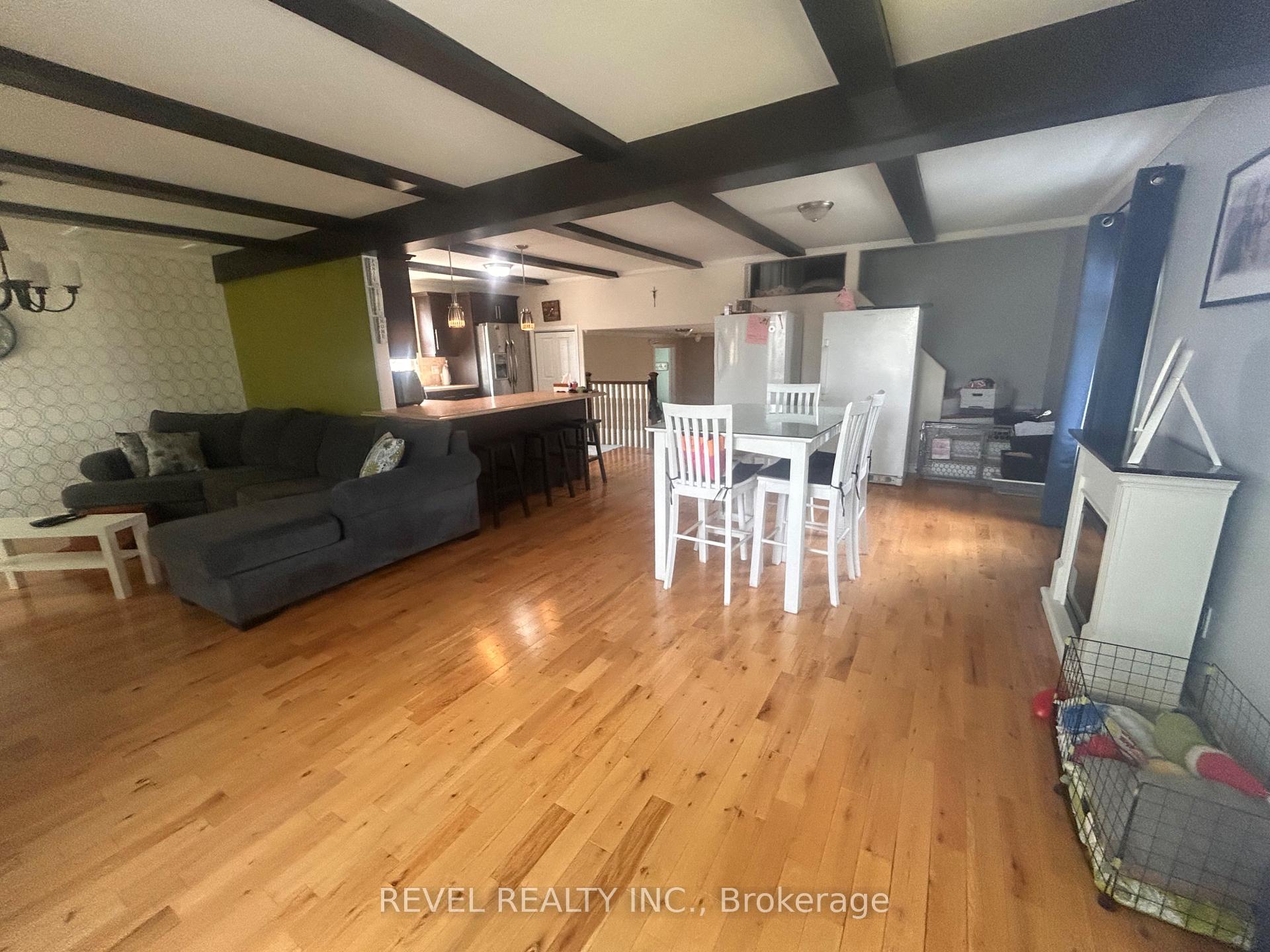 Photo 11 of 361 Eleventh Avenue, Cochrane — HOMEH
