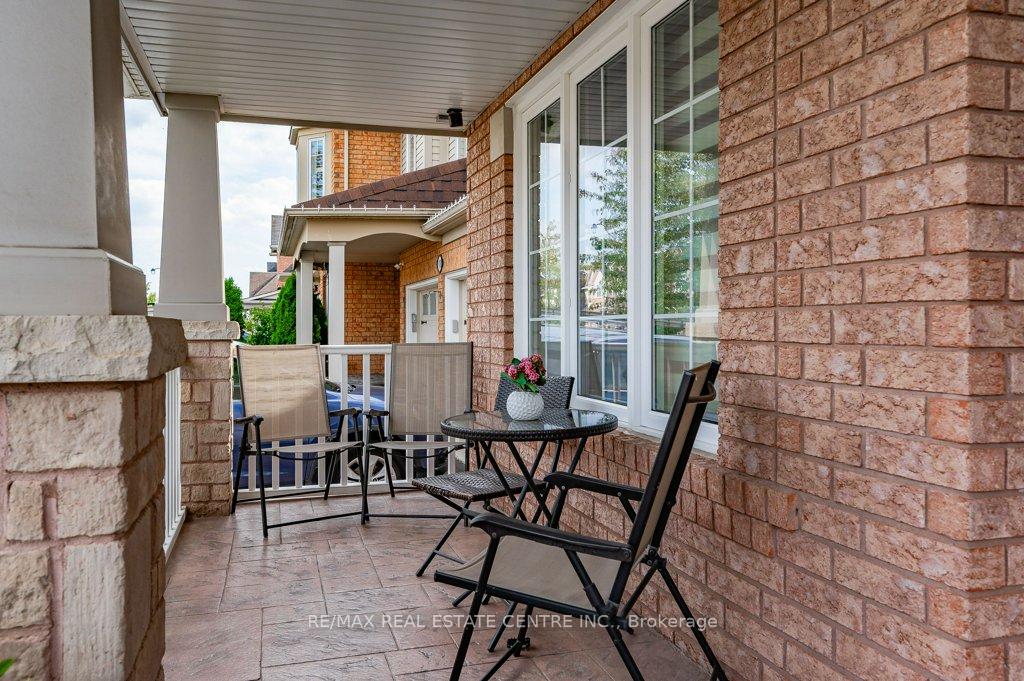 Photo 2 of 20 Bonavista Drive, Brampton, Credit Valley — HOMEH