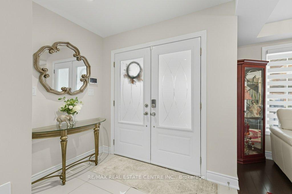 Photo 10 of 20 Bonavista Drive, Brampton, Credit Valley — HOMEH
