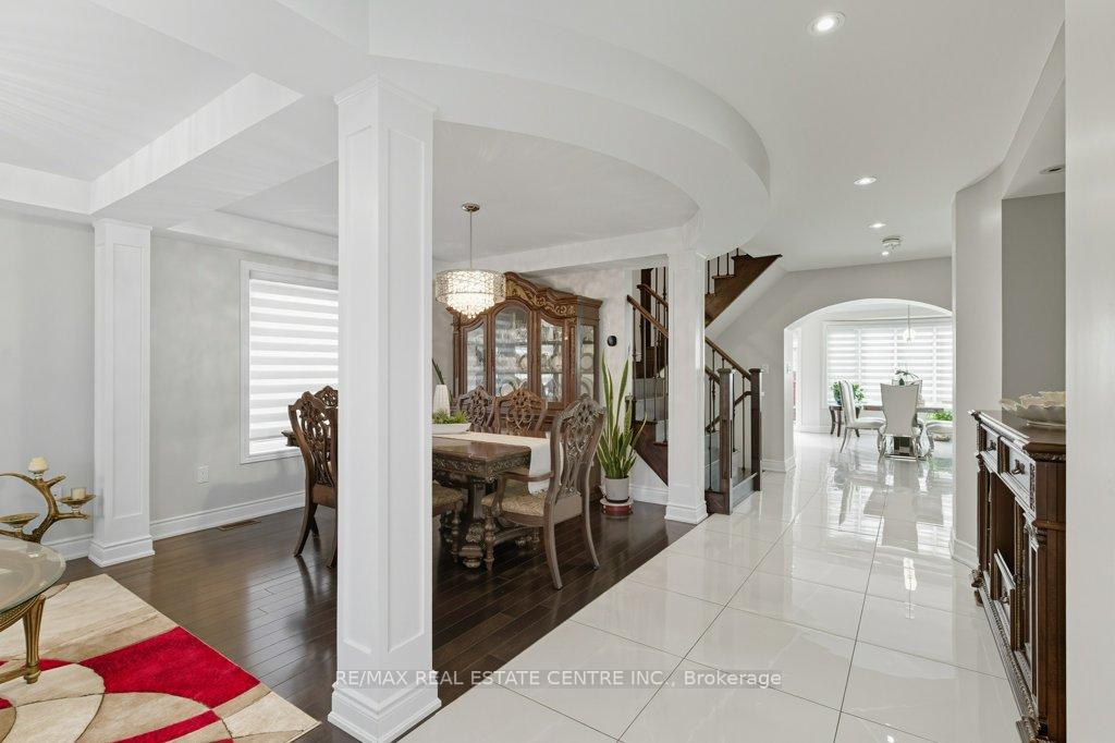 Photo 6 of 20 Bonavista Drive, Brampton, Credit Valley — HOMEH