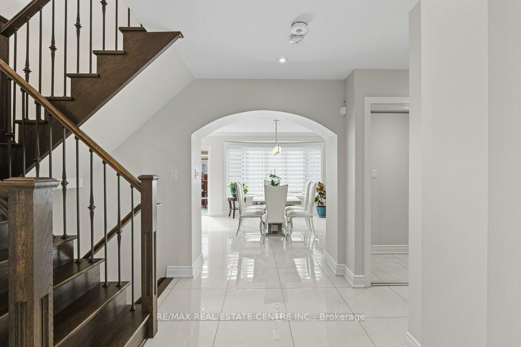 Photo 12 of 20 Bonavista Drive, Brampton, Credit Valley — HOMEH