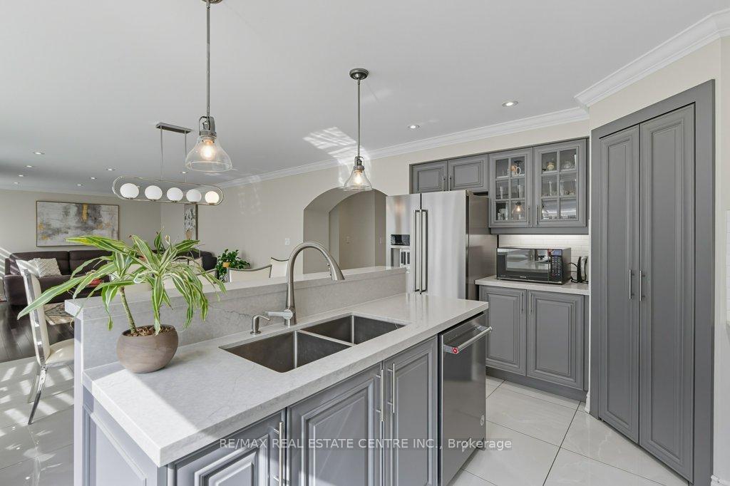 Photo 24 of 20 Bonavista Drive, Brampton, Credit Valley — HOMEH