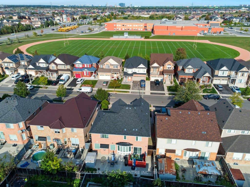 Photo 48 of 20 Bonavista Drive, Brampton, Credit Valley — HOMEH