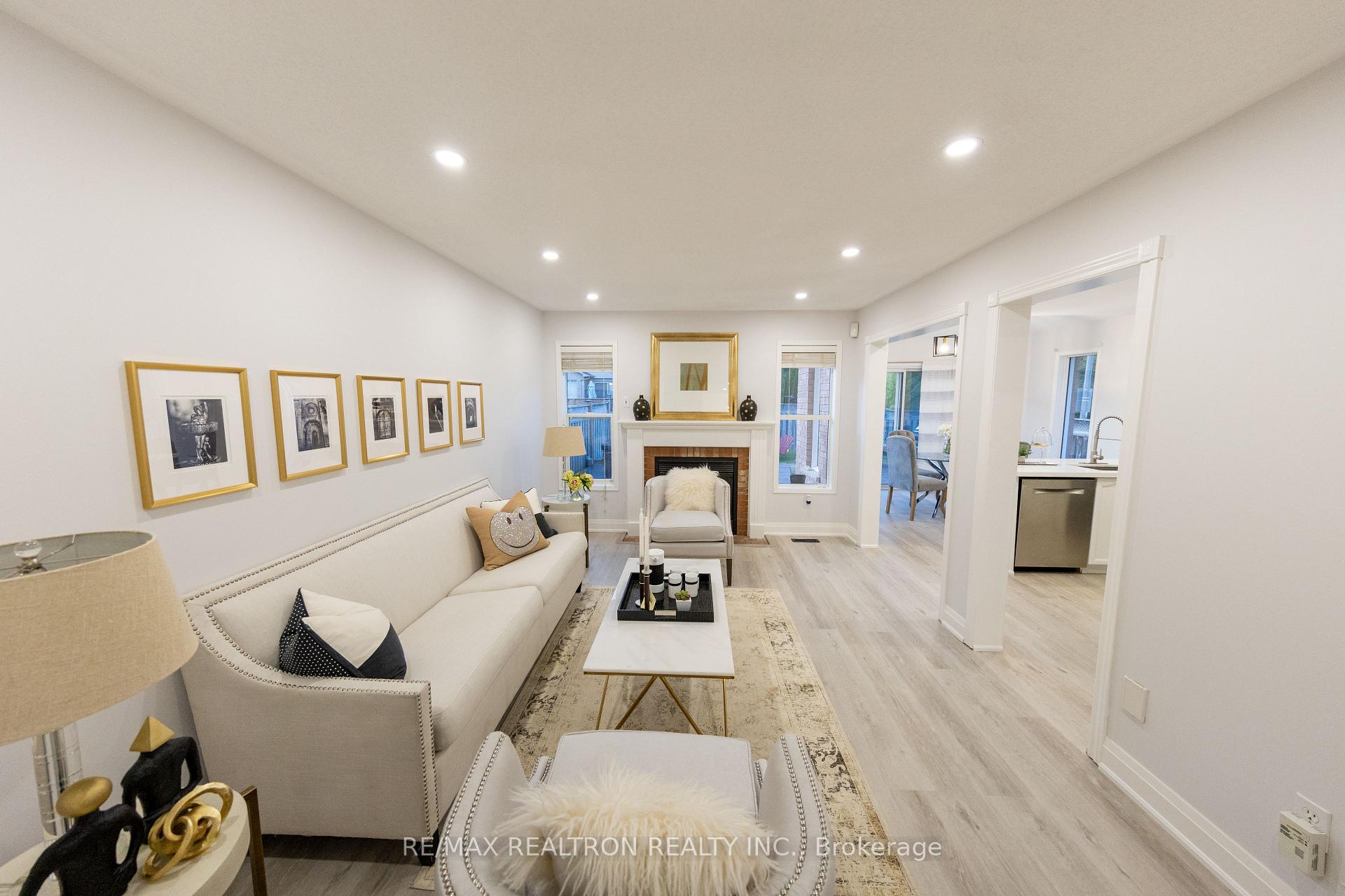 Photo 12 of 2 Randolph Avenue, Whitby, Williamsburg — HOMEH