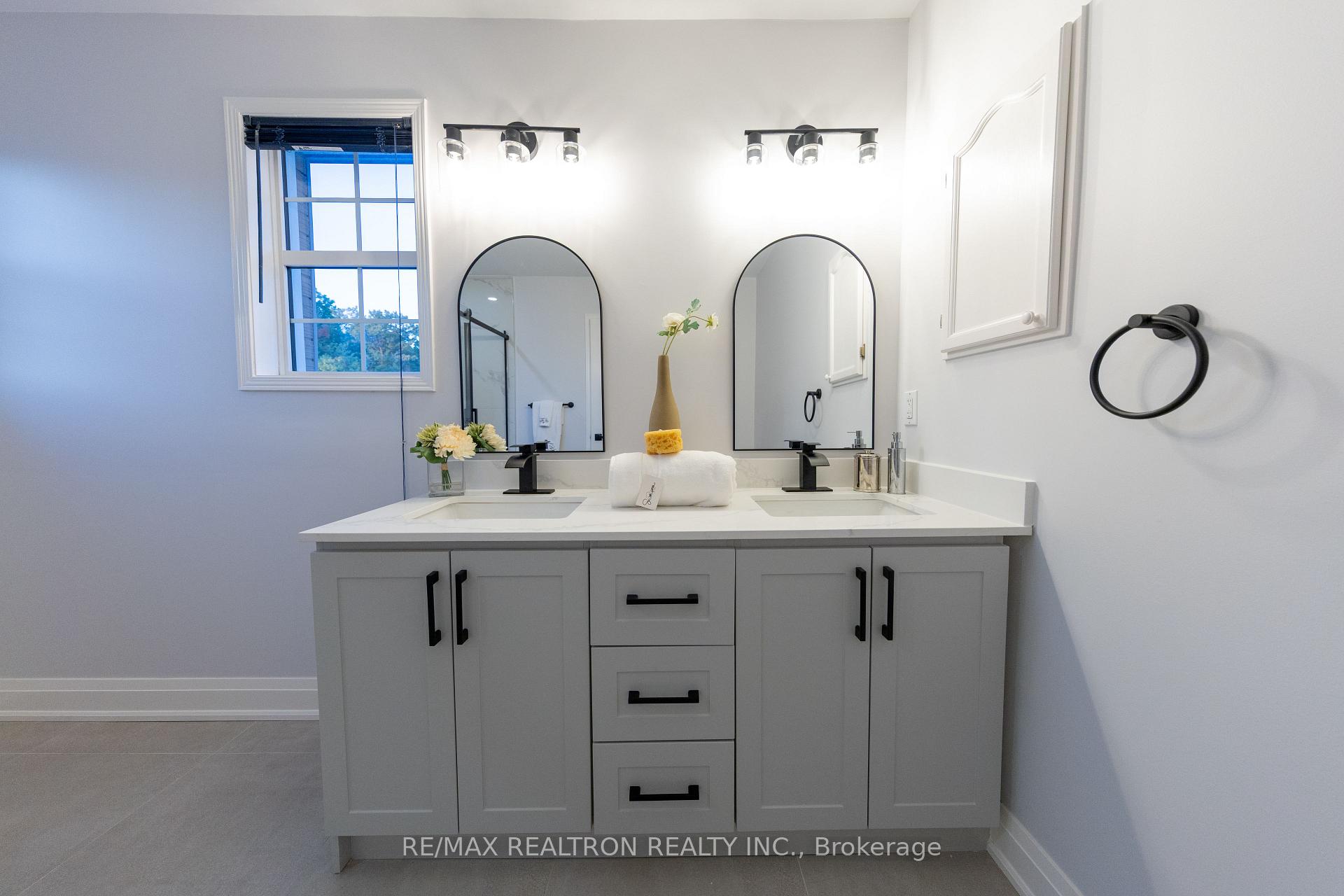 Photo 15 of 2 Randolph Avenue, Whitby, Williamsburg — HOMEH
